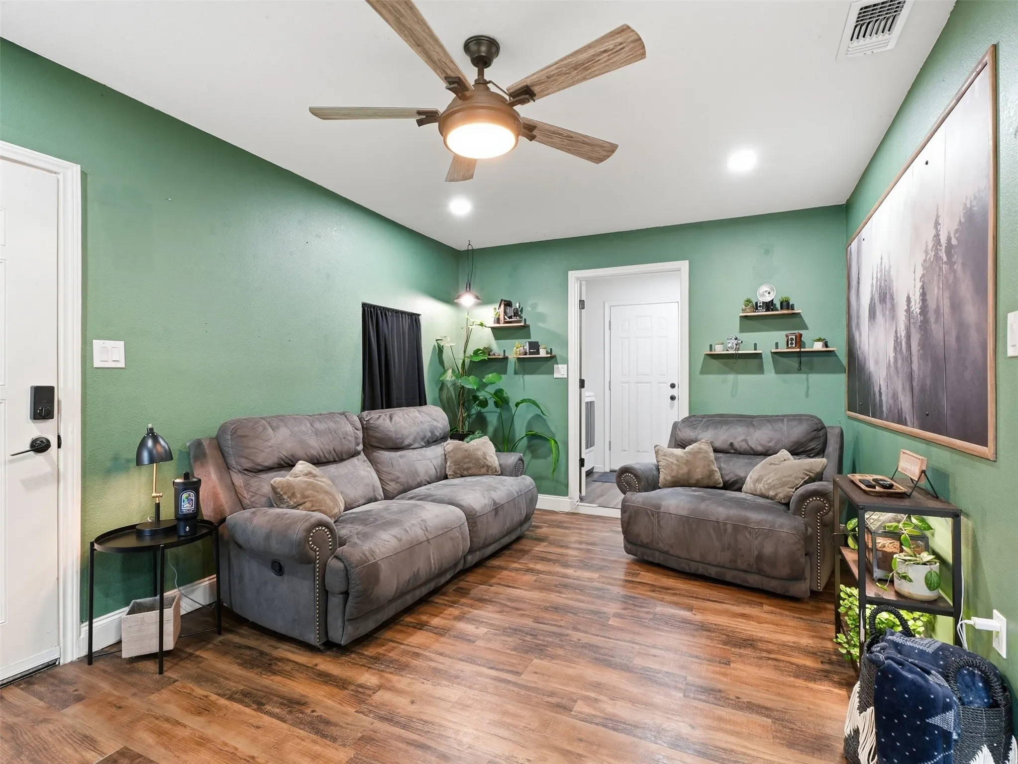 Single Family Residence For Sale in Tarrant County , 824 Crosby Avenue, White Settlement, Texas 76108, 4 Bedroom, 1 Bathroom, Garage spaces, 1,323 Sqft, built in 1964, mls#21371609, Real Estate Agent in White Settlement, Homes For Sale in Tarrant county, Homes For Sale in White Settlement, Realtor in White Settlement Texas, Real Estate Brokerage Independent Realty Texas, Luminita Cordes Realtor