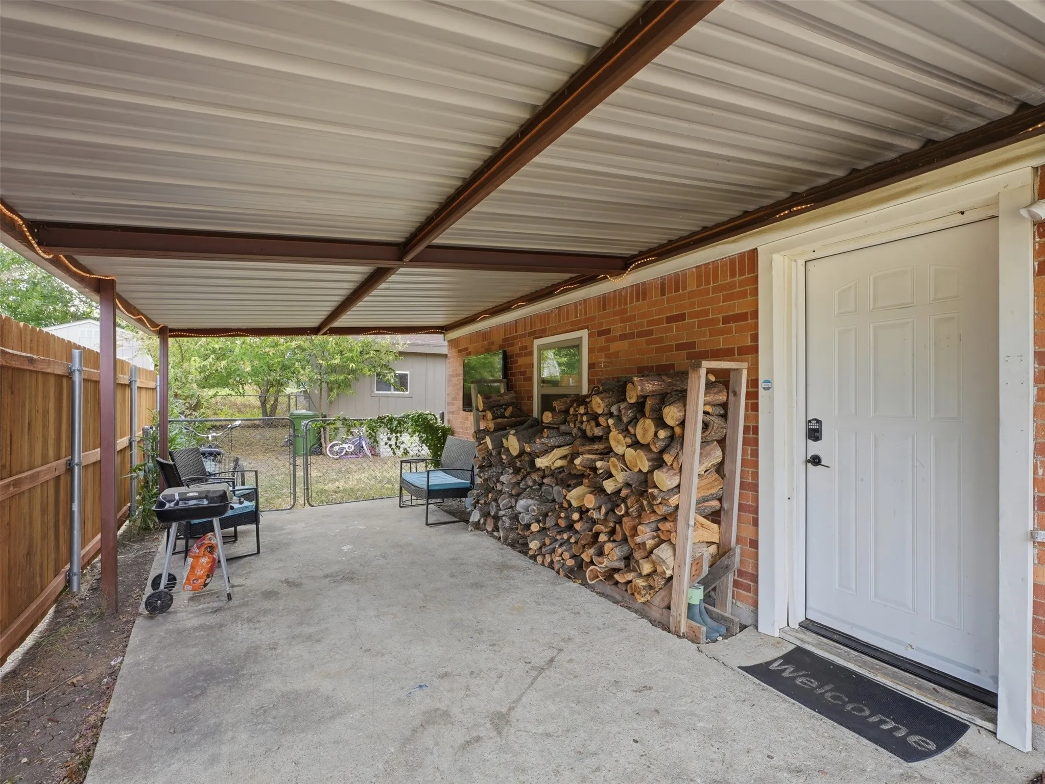 Single Family Residence For Sale in Tarrant County , 824 Crosby Avenue, White Settlement, Texas 76108, 4 Bedroom, 1 Bathroom, Garage spaces, 1,323 Sqft, built in 1964, mls#21371609, Real Estate Agent in White Settlement, Homes For Sale in Tarrant county, Homes For Sale in White Settlement, Realtor in White Settlement Texas, Real Estate Brokerage Independent Realty Texas, Luminita Cordes Realtor