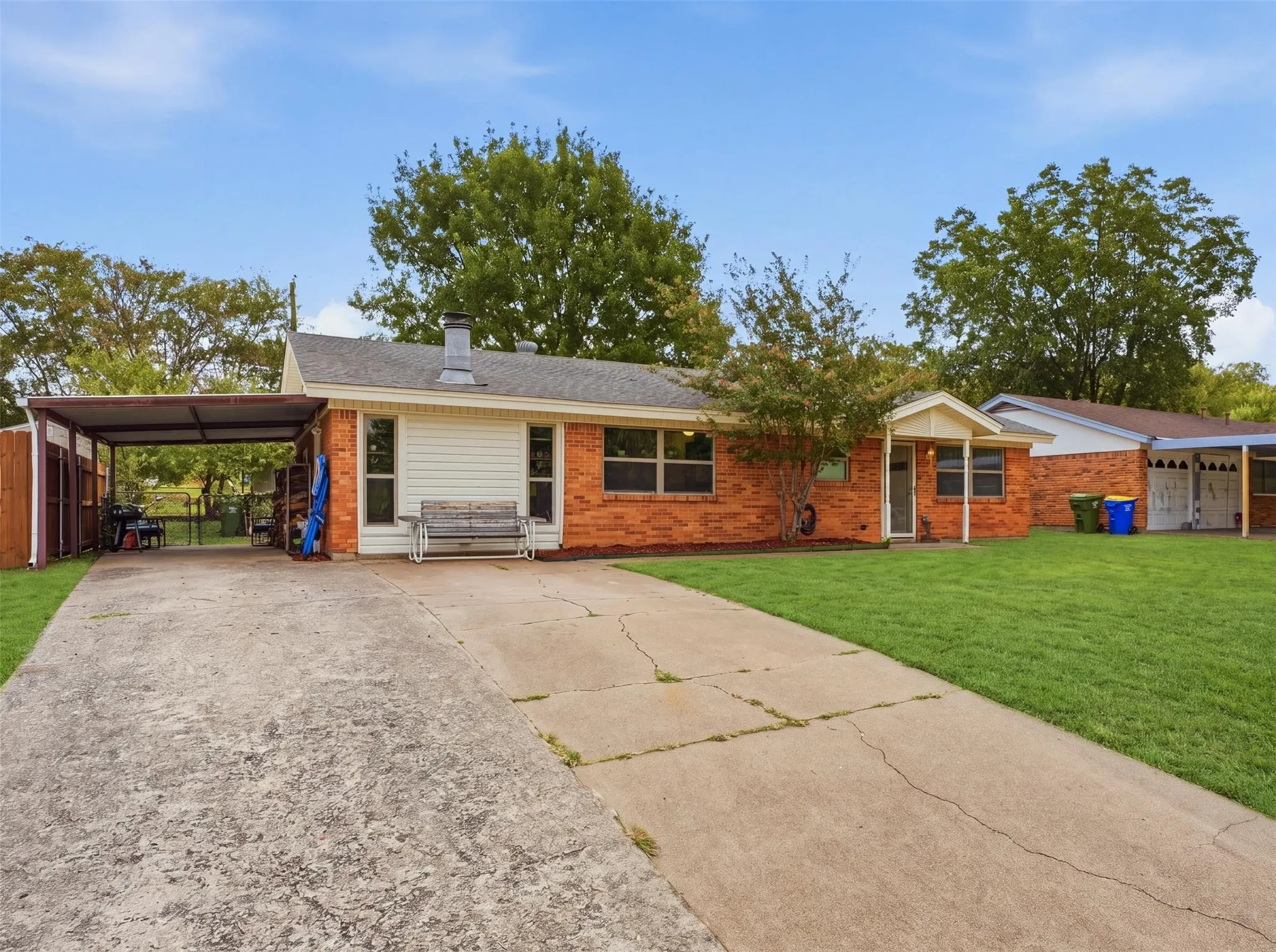 Single Family Residence For Sale in Tarrant County , 824 Crosby Avenue, White Settlement, Texas 76108, 4 Bedroom, 1 Bathroom, Garage spaces, 1,323 Sqft, built in 1964, mls#21371609, Real Estate Agent in White Settlement, Homes For Sale in Tarrant county, Homes For Sale in White Settlement, Realtor in White Settlement Texas, Real Estate Brokerage Independent Realty Texas, Luminita Cordes Realtor