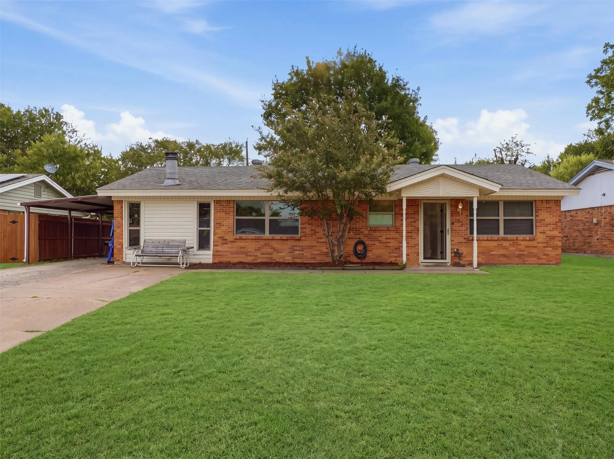 Single Family Residence For Sale in Tarrant County , 824 Crosby Avenue, White Settlement, Texas 76108, 4 Bedroom, 1 Bathroom, Garage spaces, 1,323 Sqft, built in 1964, mls#21371609, Real Estate Agent in White Settlement, Homes For Sale in Tarrant county, Homes For Sale in White Settlement, Realtor in White Settlement Texas, Real Estate Brokerage Independent Realty Texas, Luminita Cordes Realtor