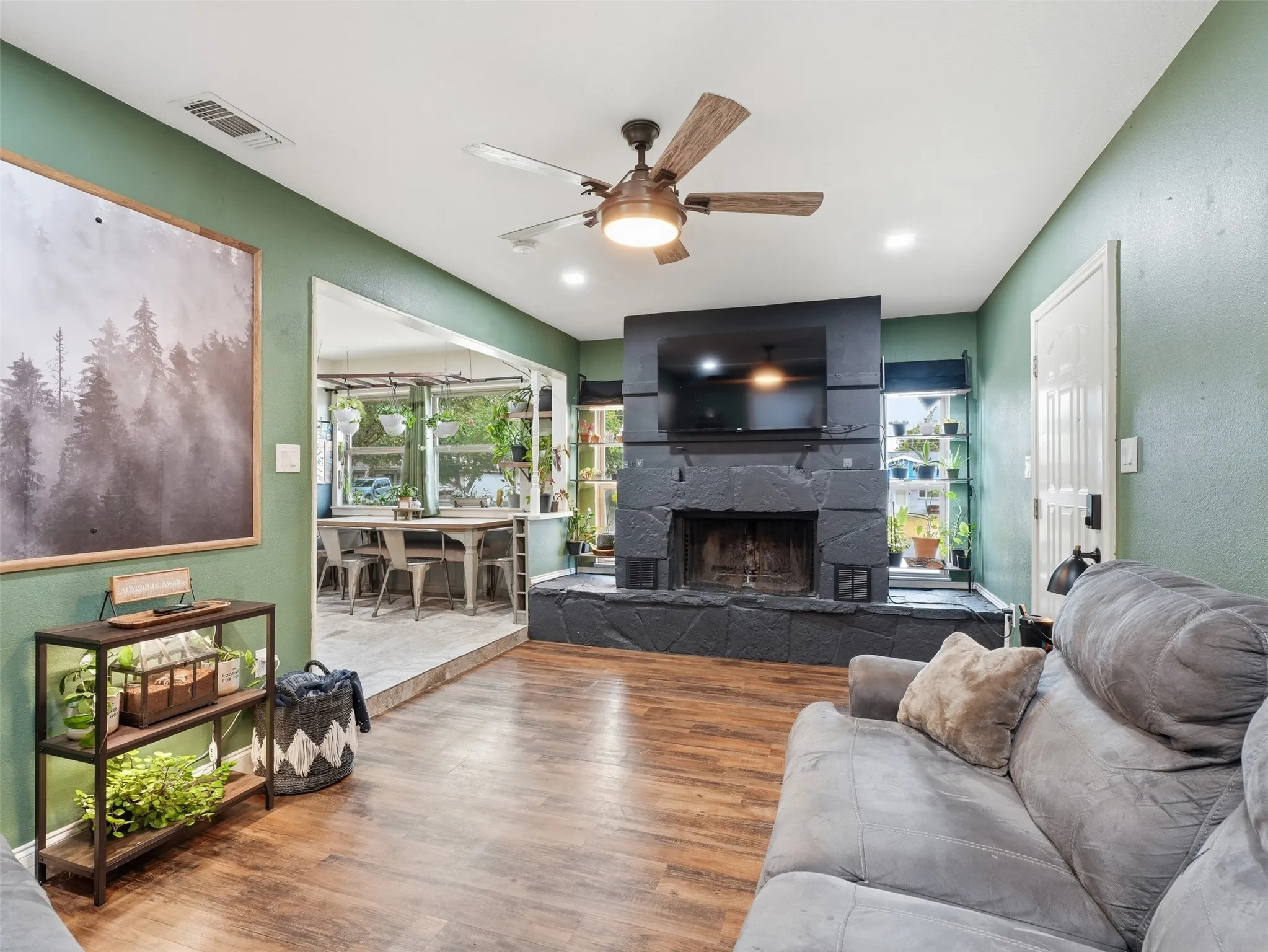 Single Family Residence For Sale in Tarrant County , 824 Crosby Avenue, White Settlement, Texas 76108, 4 Bedroom, 1 Bathroom, Garage spaces, 1,323 Sqft, built in 1964, mls#21371609, Real Estate Agent in White Settlement, Homes For Sale in Tarrant county, Homes For Sale in White Settlement, Realtor in White Settlement Texas, Real Estate Brokerage Independent Realty Texas, Luminita Cordes Realtor