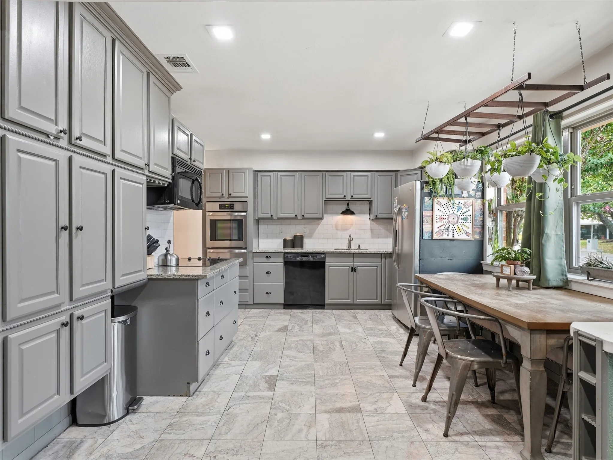 Single Family Residence For Sale in Tarrant County , 824 Crosby Avenue, White Settlement, Texas 76108, 4 Bedroom, 1 Bathroom, Garage spaces, 1,323 Sqft, built in 1964, mls#21371609, Real Estate Agent in White Settlement, Homes For Sale in Tarrant county, Homes For Sale in White Settlement, Realtor in White Settlement Texas, Real Estate Brokerage Independent Realty Texas, Luminita Cordes Realtor