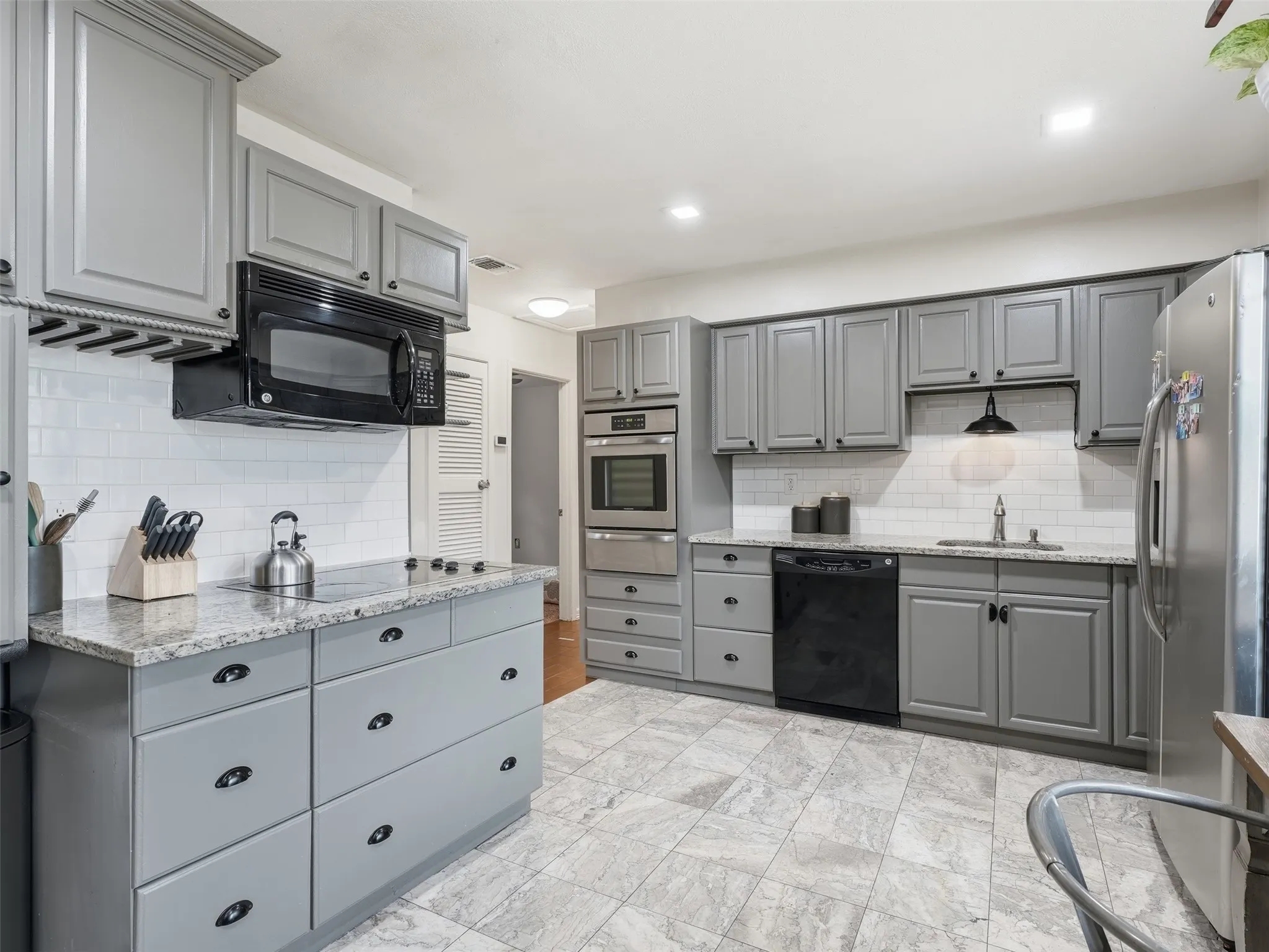 Single Family Residence For Sale in Tarrant County , 824 Crosby Avenue, White Settlement, Texas 76108, 4 Bedroom, 1 Bathroom, Garage spaces, 1,323 Sqft, built in 1964, mls#21371609, Real Estate Agent in White Settlement, Homes For Sale in Tarrant county, Homes For Sale in White Settlement, Realtor in White Settlement Texas, Real Estate Brokerage Independent Realty Texas, Luminita Cordes Realtor