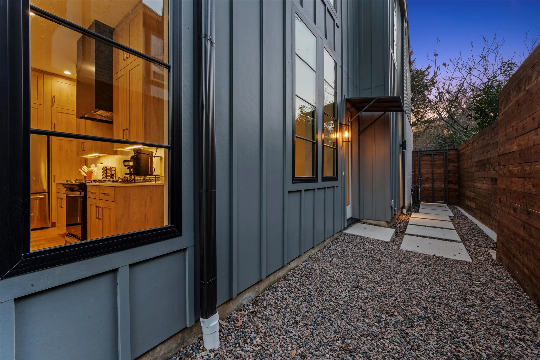 Single Family Residence For Sale in Dallas County , 1230 Haines Avenue, Dallas, Texas 75208, 3 Bedroom, 3 Bathroom, 2 Garage spaces, 2,023 Sqft, built in 2022, mls#21367800, Real Estate Agent in Dallas, Homes For Sale in Dallas county, Homes For Sale in Dallas, Realtor in Dallas Texas, Real Estate Brokerage Independent Realty Texas, Luminita Cordes Realtor