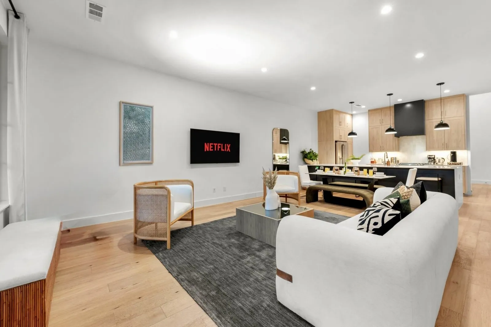 Large space perfect for hosting parties, games and casual get togethers.