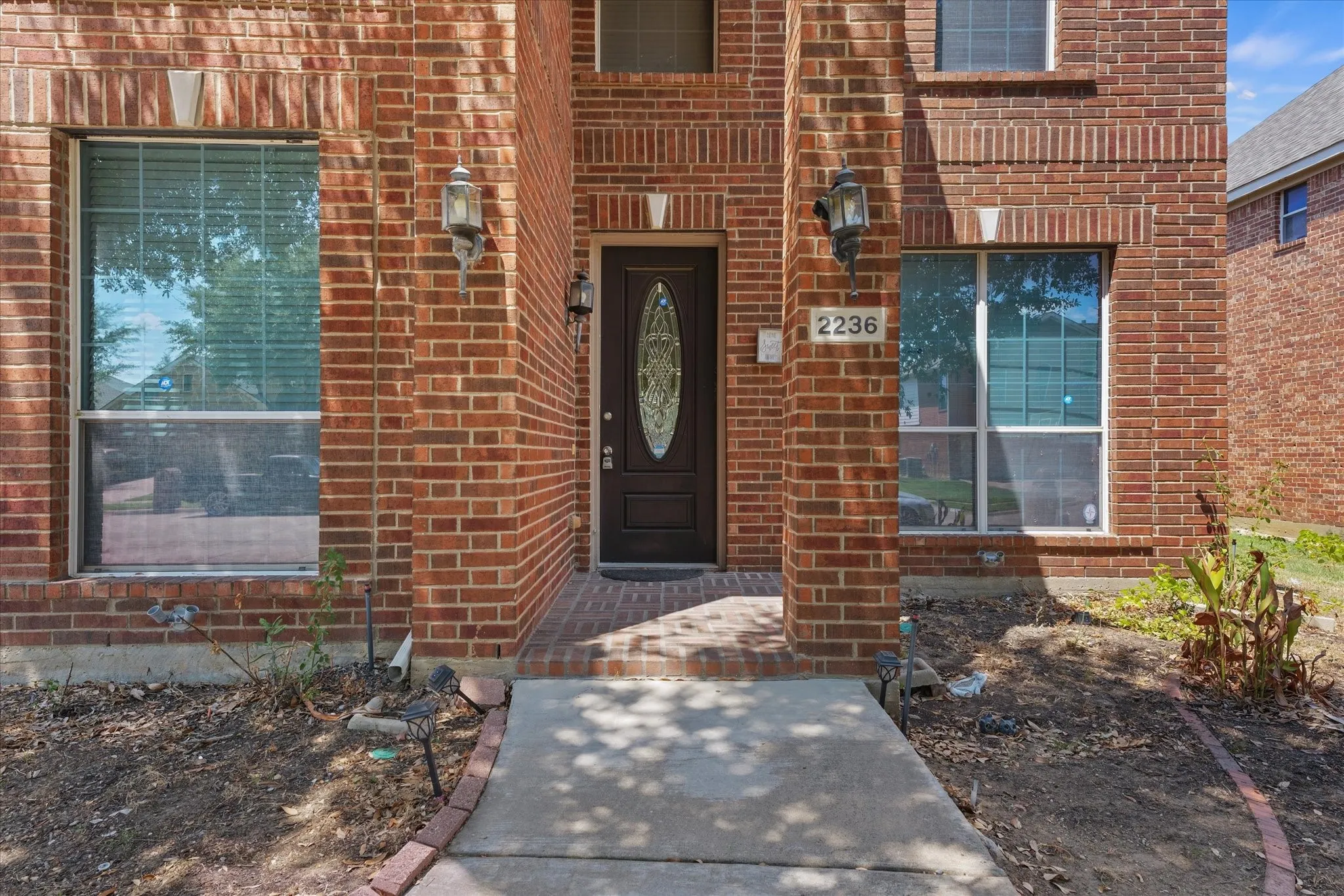 Single Family Residence For Sale in Tarrant County , 2236 Sparrow Hawk Court, Grand Prairie, Texas 75052, 4 Bedroom, 3 Bathroom, 2 Garage spaces, 3,400 Sqft, built in 2006, mls#21373327, Real Estate Agent in Grand Prairie, Homes For Sale in Tarrant county, Homes For Sale in Grand Prairie, Realtor in Grand Prairie Texas, Real Estate Brokerage Independent Realty Texas, Luminita Cordes Realtor