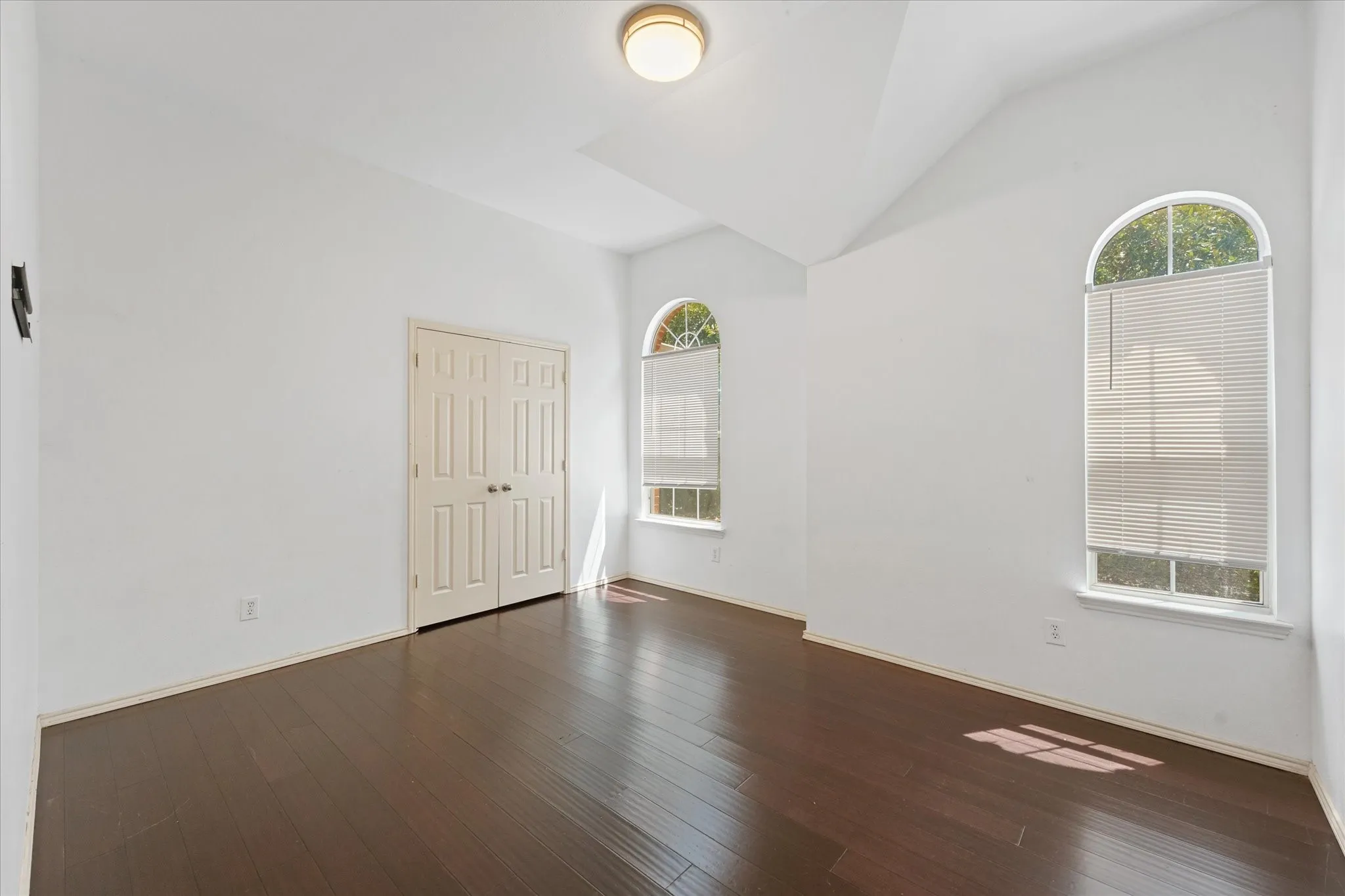 Single Family Residence For Sale in Tarrant County , 2236 Sparrow Hawk Court, Grand Prairie, Texas 75052, 4 Bedroom, 3 Bathroom, 2 Garage spaces, 3,400 Sqft, built in 2006, mls#21373327, Real Estate Agent in Grand Prairie, Homes For Sale in Tarrant county, Homes For Sale in Grand Prairie, Realtor in Grand Prairie Texas, Real Estate Brokerage Independent Realty Texas, Luminita Cordes Realtor