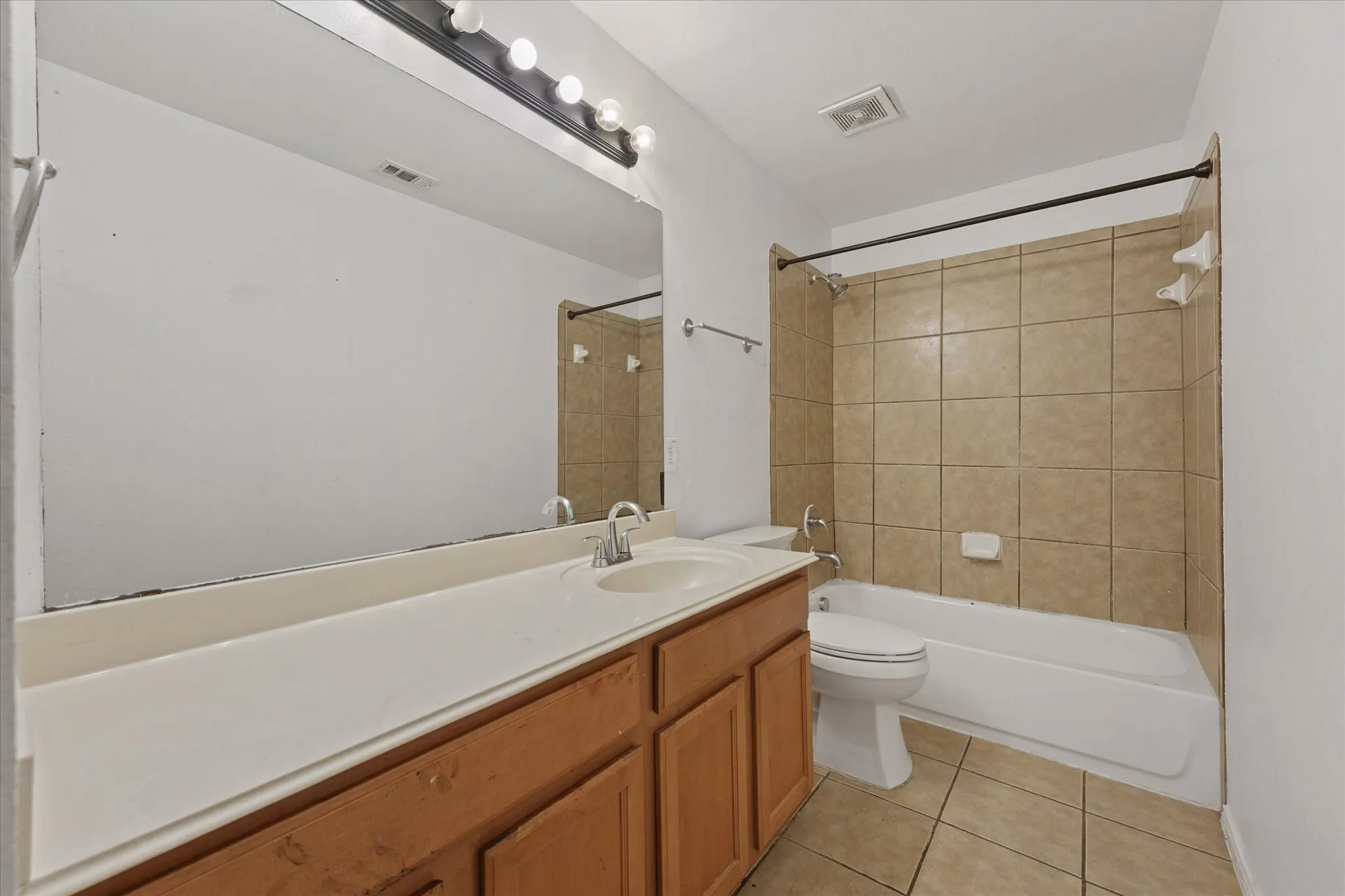 Single Family Residence For Sale in Tarrant County , 2236 Sparrow Hawk Court, Grand Prairie, Texas 75052, 4 Bedroom, 3 Bathroom, 2 Garage spaces, 3,400 Sqft, built in 2006, mls#21373327, Real Estate Agent in Grand Prairie, Homes For Sale in Tarrant county, Homes For Sale in Grand Prairie, Realtor in Grand Prairie Texas, Real Estate Brokerage Independent Realty Texas, Luminita Cordes Realtor