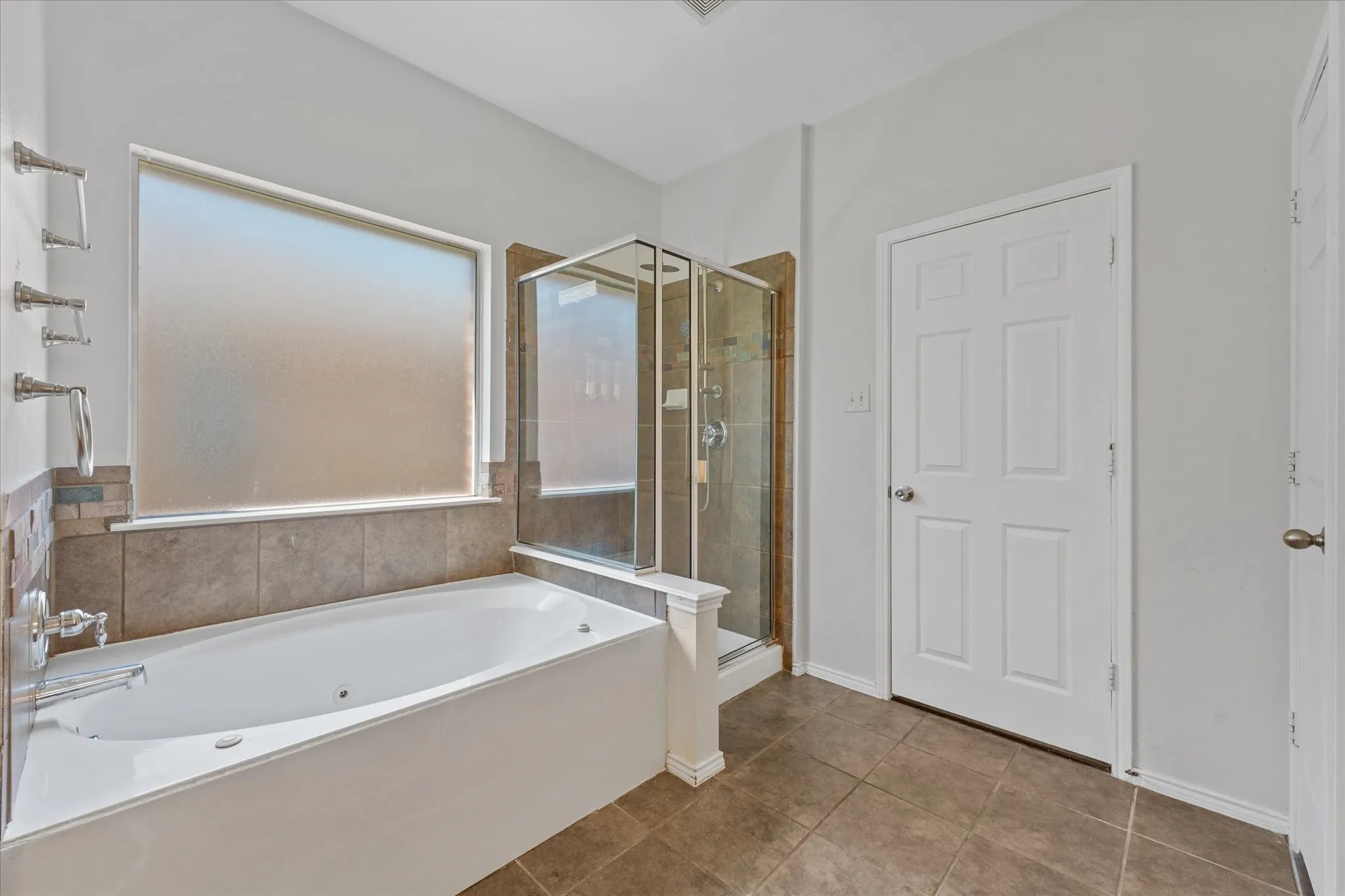 Single Family Residence For Sale in Tarrant County , 2236 Sparrow Hawk Court, Grand Prairie, Texas 75052, 4 Bedroom, 3 Bathroom, 2 Garage spaces, 3,400 Sqft, built in 2006, mls#21373327, Real Estate Agent in Grand Prairie, Homes For Sale in Tarrant county, Homes For Sale in Grand Prairie, Realtor in Grand Prairie Texas, Real Estate Brokerage Independent Realty Texas, Luminita Cordes Realtor