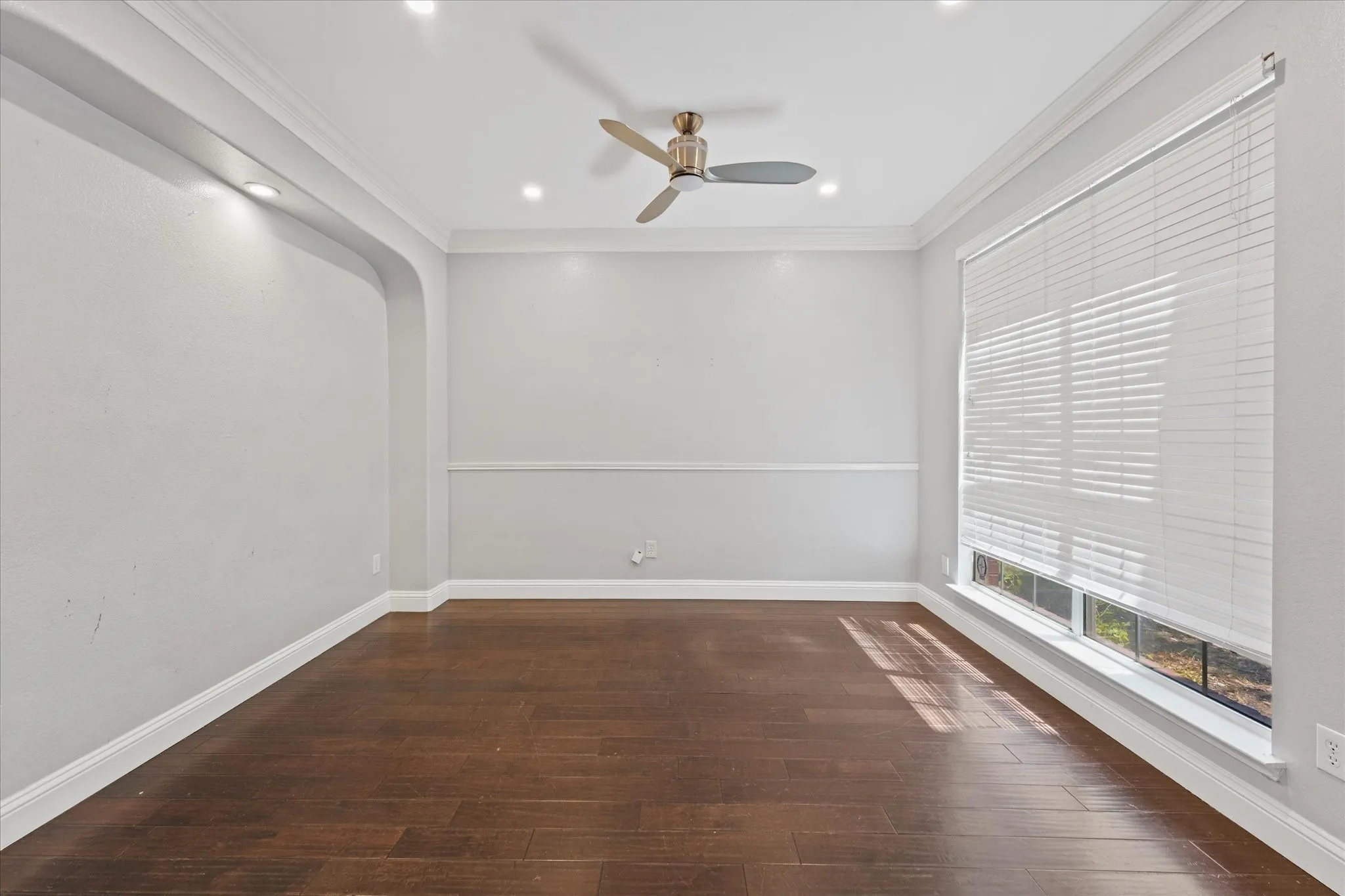 Single Family Residence For Sale in Tarrant County , 2236 Sparrow Hawk Court, Grand Prairie, Texas 75052, 4 Bedroom, 3 Bathroom, 2 Garage spaces, 3,400 Sqft, built in 2006, mls#21373327, Real Estate Agent in Grand Prairie, Homes For Sale in Tarrant county, Homes For Sale in Grand Prairie, Realtor in Grand Prairie Texas, Real Estate Brokerage Independent Realty Texas, Luminita Cordes Realtor