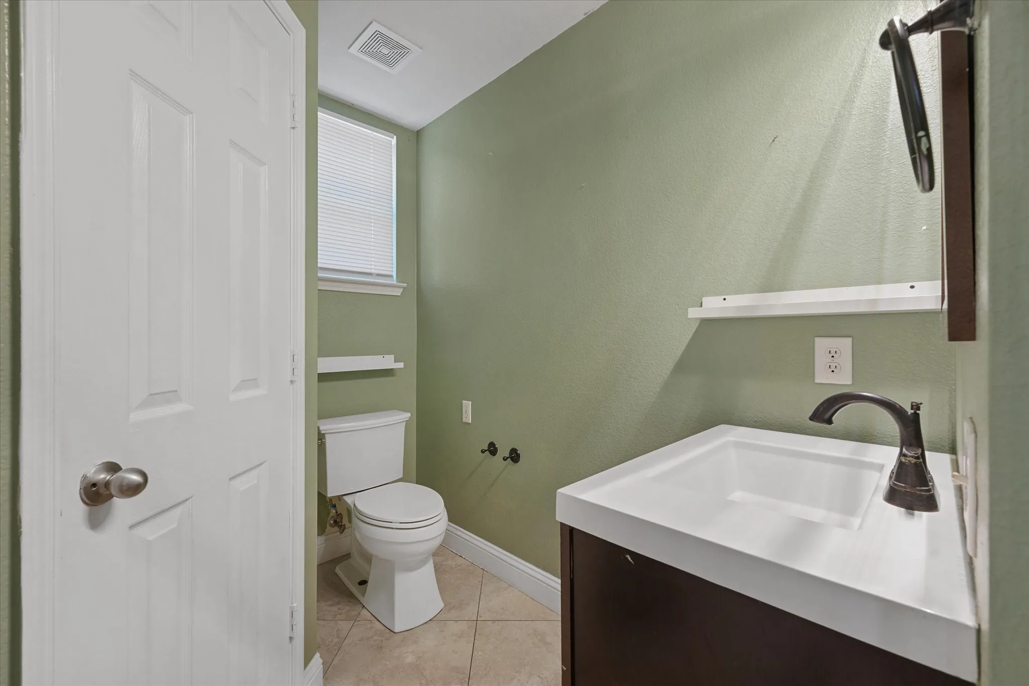 Single Family Residence For Sale in Tarrant County , 2236 Sparrow Hawk Court, Grand Prairie, Texas 75052, 4 Bedroom, 3 Bathroom, 2 Garage spaces, 3,400 Sqft, built in 2006, mls#21373327, Real Estate Agent in Grand Prairie, Homes For Sale in Tarrant county, Homes For Sale in Grand Prairie, Realtor in Grand Prairie Texas, Real Estate Brokerage Independent Realty Texas, Luminita Cordes Realtor