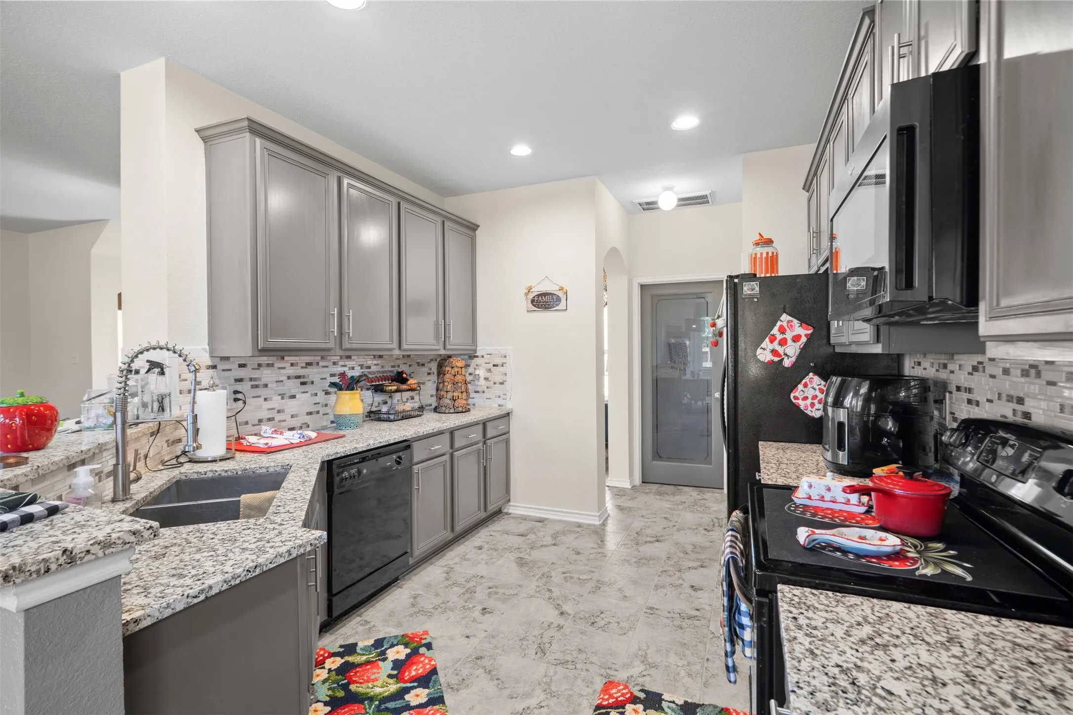 Single Family Residence For Sale in Dallas County , 804 Montrose Trail, De Soto, Texas 75115, 4 Bedroom, 3 Bathroom, 2 Garage spaces, 2,608 Sqft, built in 2006, mls#21373328, Real Estate Agent in De Soto, Homes For Sale in Dallas county, Homes For Sale in De Soto, Realtor in De Soto Texas, Real Estate Brokerage Independent Realty Texas, Luminita Cordes Realtor