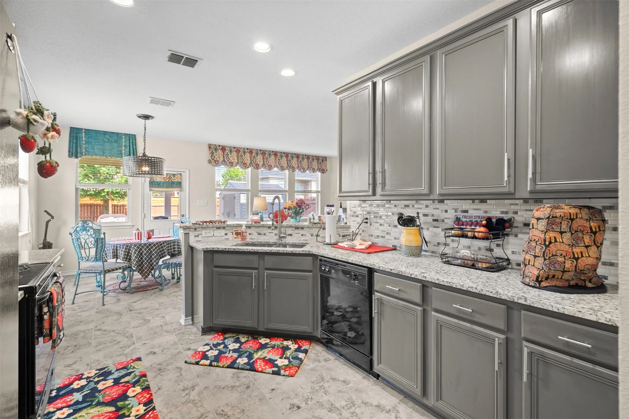 Single Family Residence For Sale in Dallas County , 804 Montrose Trail, De Soto, Texas 75115, 4 Bedroom, 3 Bathroom, 2 Garage spaces, 2,608 Sqft, built in 2006, mls#21373328, Real Estate Agent in De Soto, Homes For Sale in Dallas county, Homes For Sale in De Soto, Realtor in De Soto Texas, Real Estate Brokerage Independent Realty Texas, Luminita Cordes Realtor