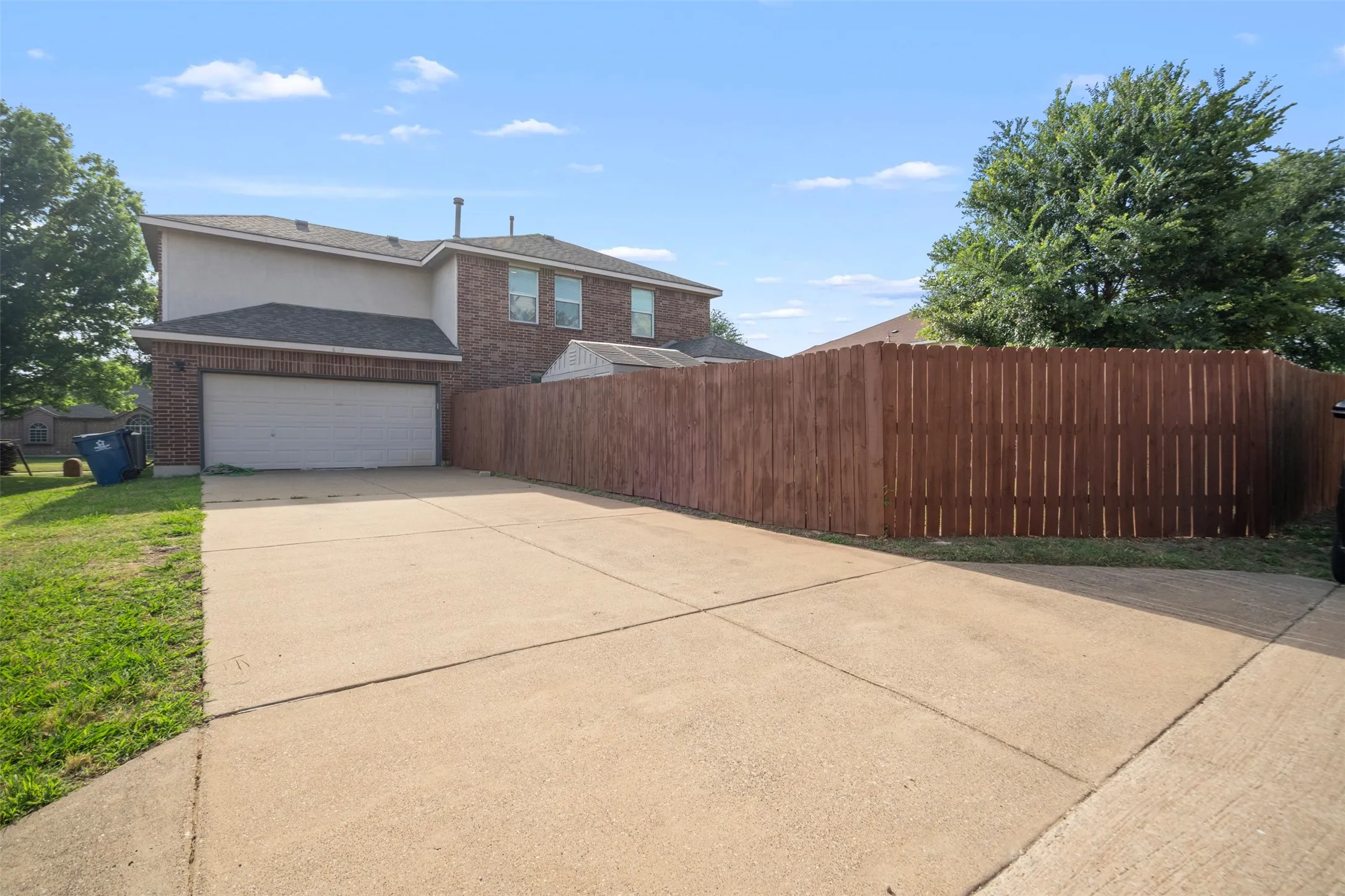 Single Family Residence For Sale in Dallas County , 804 Montrose Trail, De Soto, Texas 75115, 4 Bedroom, 3 Bathroom, 2 Garage spaces, 2,608 Sqft, built in 2006, mls#21373328, Real Estate Agent in De Soto, Homes For Sale in Dallas county, Homes For Sale in De Soto, Realtor in De Soto Texas, Real Estate Brokerage Independent Realty Texas, Luminita Cordes Realtor