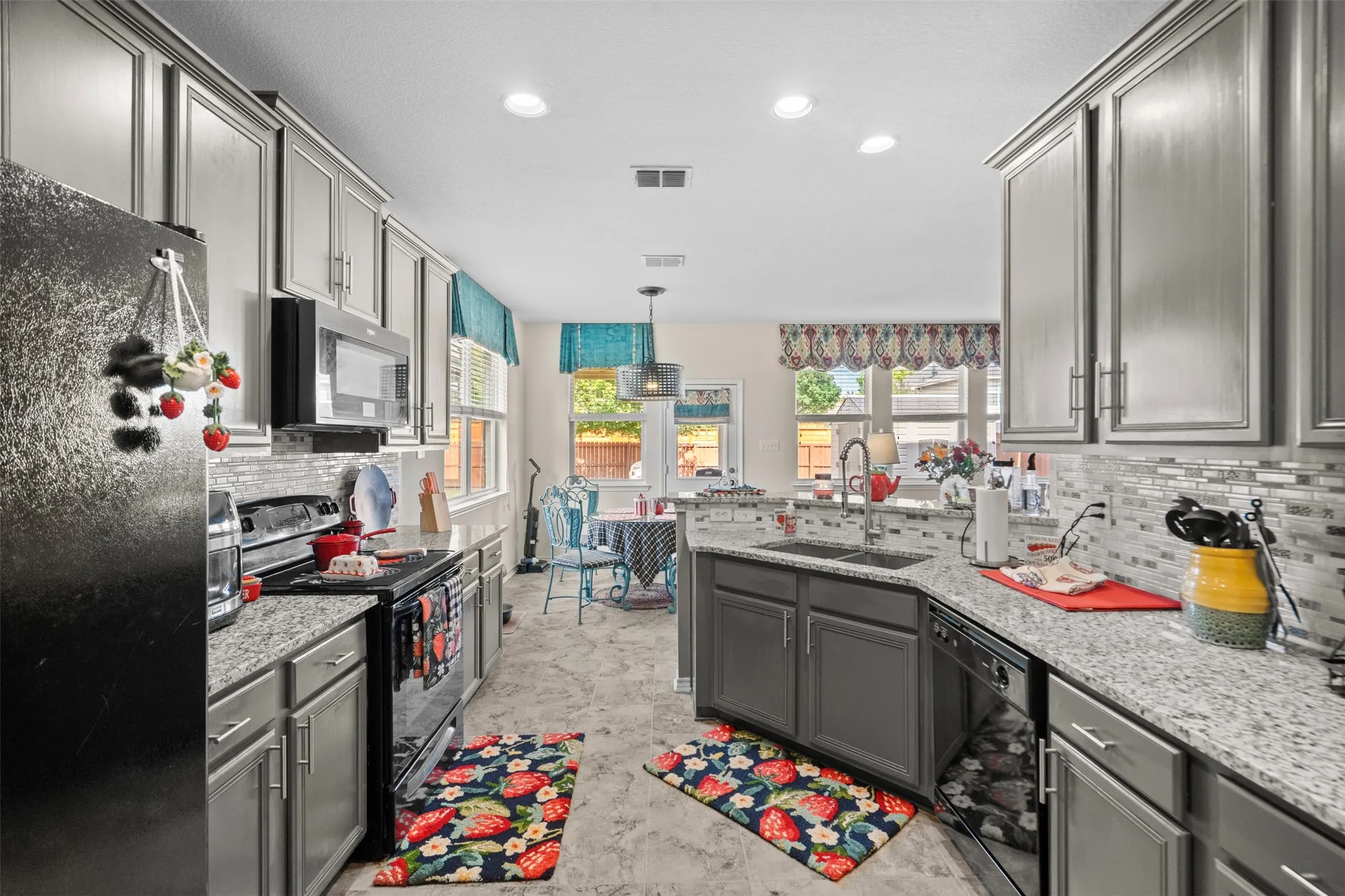 Single Family Residence For Sale in Dallas County , 804 Montrose Trail, De Soto, Texas 75115, 4 Bedroom, 3 Bathroom, 2 Garage spaces, 2,608 Sqft, built in 2006, mls#21373328, Real Estate Agent in De Soto, Homes For Sale in Dallas county, Homes For Sale in De Soto, Realtor in De Soto Texas, Real Estate Brokerage Independent Realty Texas, Luminita Cordes Realtor