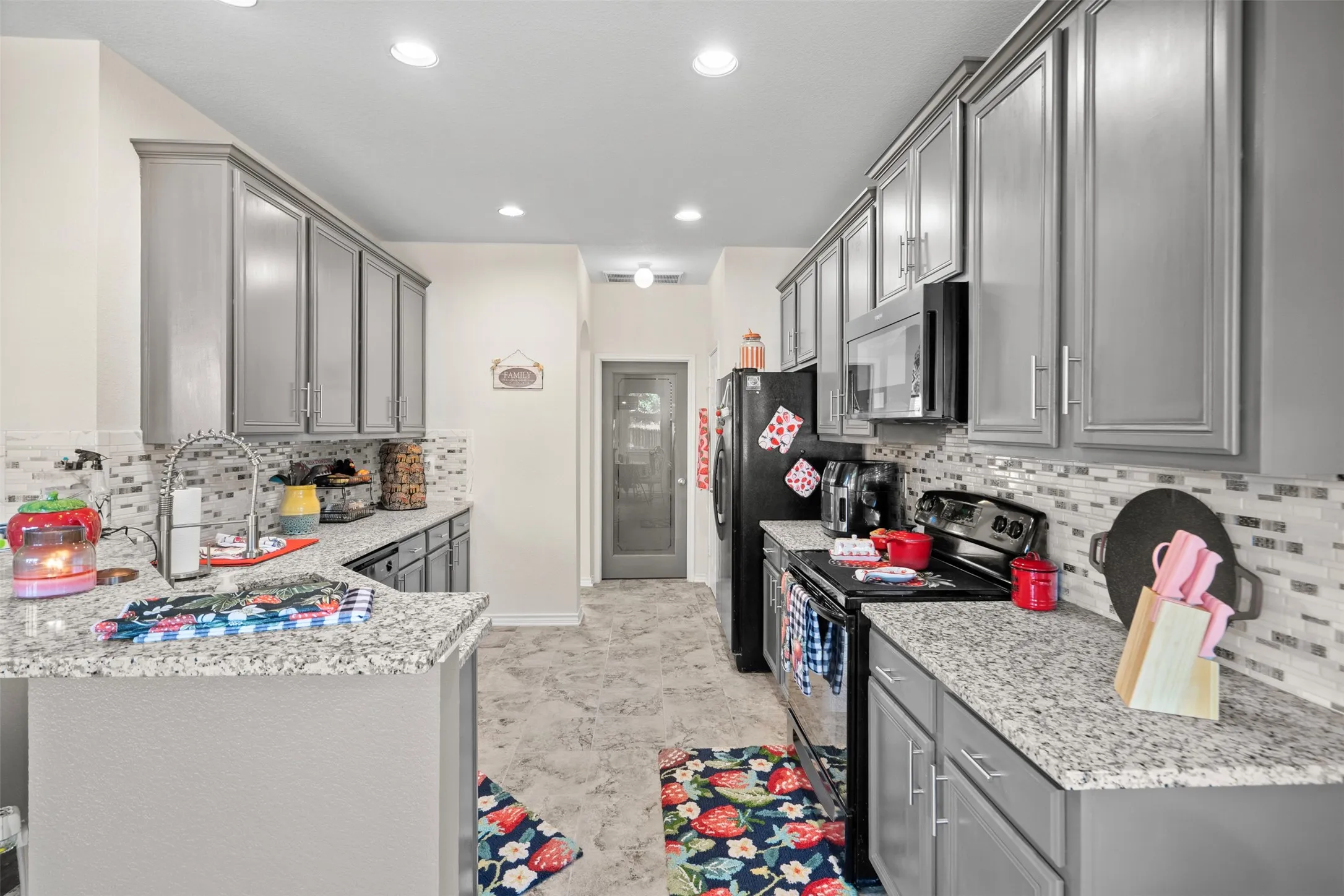 Single Family Residence For Sale in Dallas County , 804 Montrose Trail, De Soto, Texas 75115, 4 Bedroom, 3 Bathroom, 2 Garage spaces, 2,608 Sqft, built in 2006, mls#21373328, Real Estate Agent in De Soto, Homes For Sale in Dallas county, Homes For Sale in De Soto, Realtor in De Soto Texas, Real Estate Brokerage Independent Realty Texas, Luminita Cordes Realtor