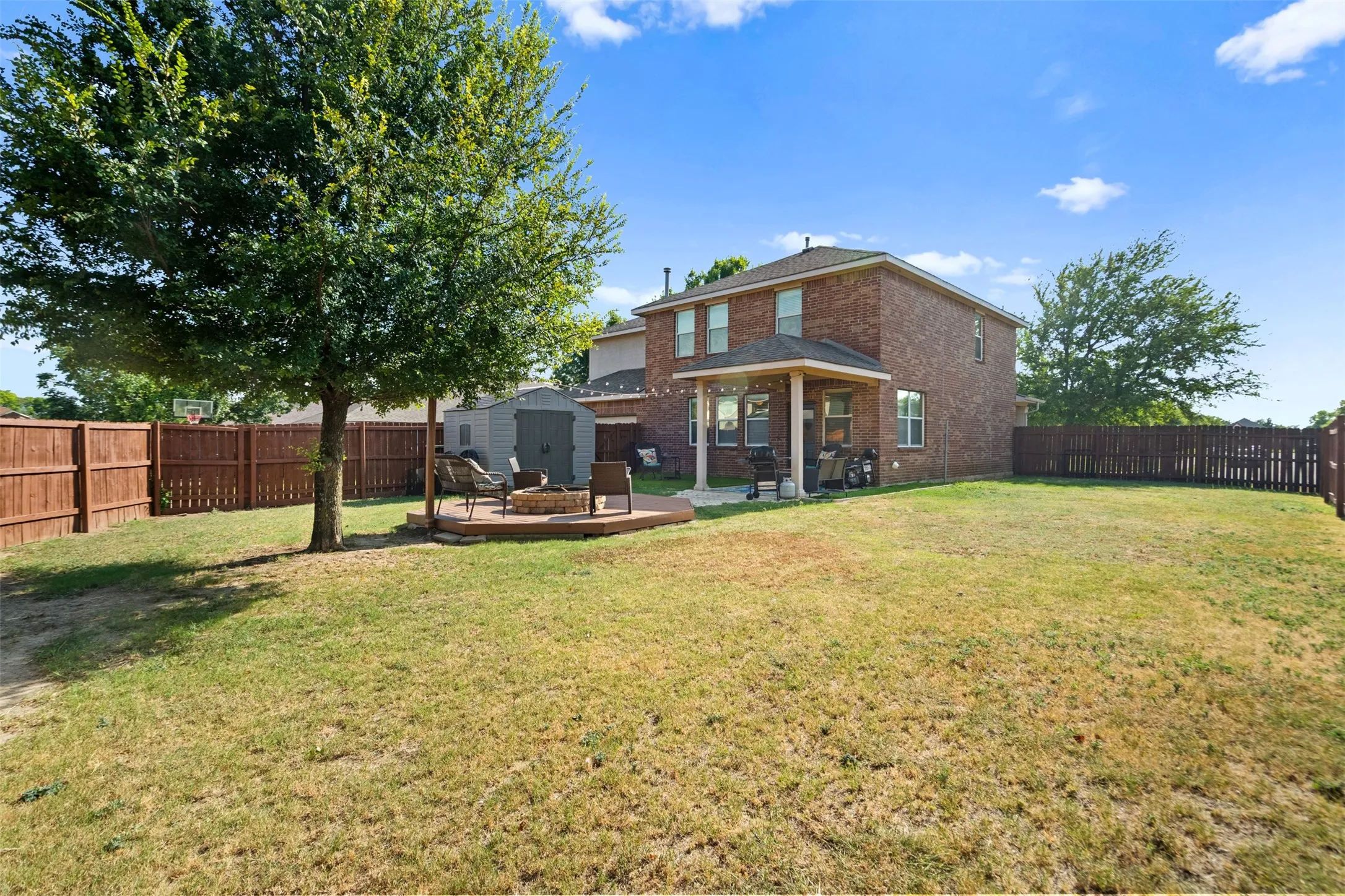 Single Family Residence For Sale in Dallas County , 804 Montrose Trail, De Soto, Texas 75115, 4 Bedroom, 3 Bathroom, 2 Garage spaces, 2,608 Sqft, built in 2006, mls#21373328, Real Estate Agent in De Soto, Homes For Sale in Dallas county, Homes For Sale in De Soto, Realtor in De Soto Texas, Real Estate Brokerage Independent Realty Texas, Luminita Cordes Realtor