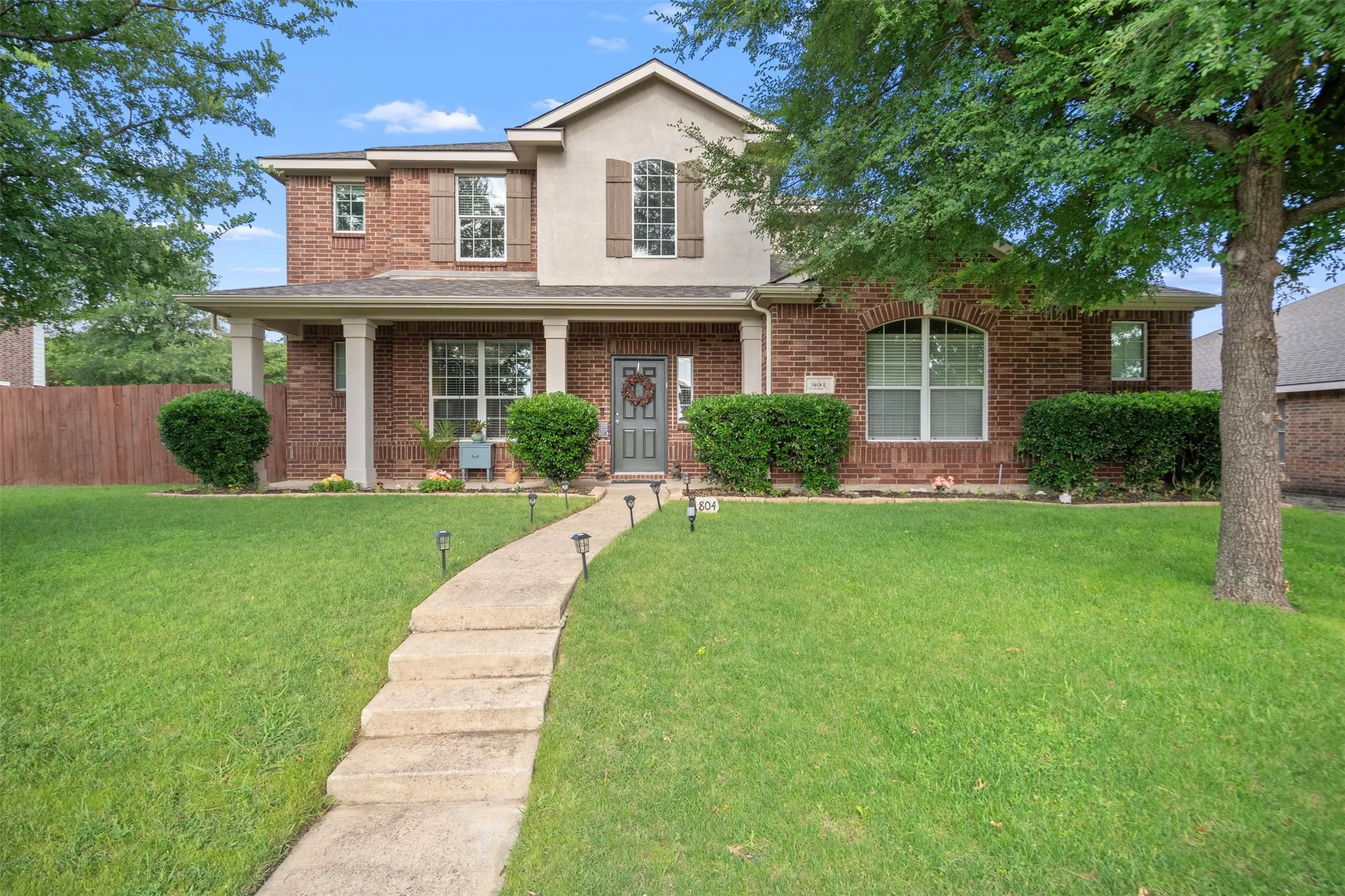 Single Family Residence For Sale in Dallas County , 804 Montrose Trail, De Soto, Texas 75115, 4 Bedroom, 3 Bathroom, 2 Garage spaces, 2,608 Sqft, built in 2006, mls#21373328, Real Estate Agent in De Soto, Homes For Sale in Dallas county, Homes For Sale in De Soto, Realtor in De Soto Texas, Real Estate Brokerage Independent Realty Texas, Luminita Cordes Realtor