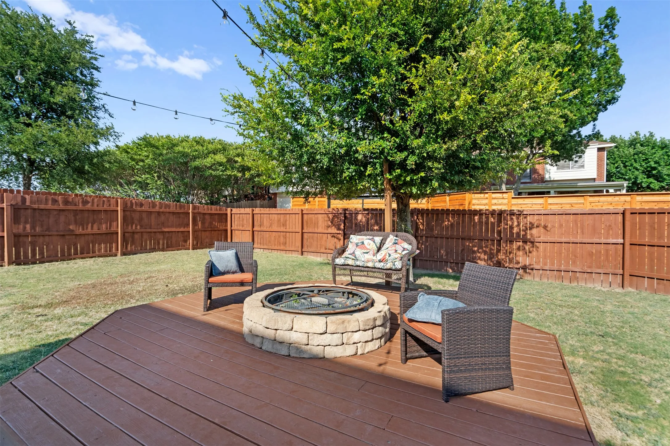 Single Family Residence For Sale in Dallas County , 804 Montrose Trail, De Soto, Texas 75115, 4 Bedroom, 3 Bathroom, 2 Garage spaces, 2,608 Sqft, built in 2006, mls#21373328, Real Estate Agent in De Soto, Homes For Sale in Dallas county, Homes For Sale in De Soto, Realtor in De Soto Texas, Real Estate Brokerage Independent Realty Texas, Luminita Cordes Realtor