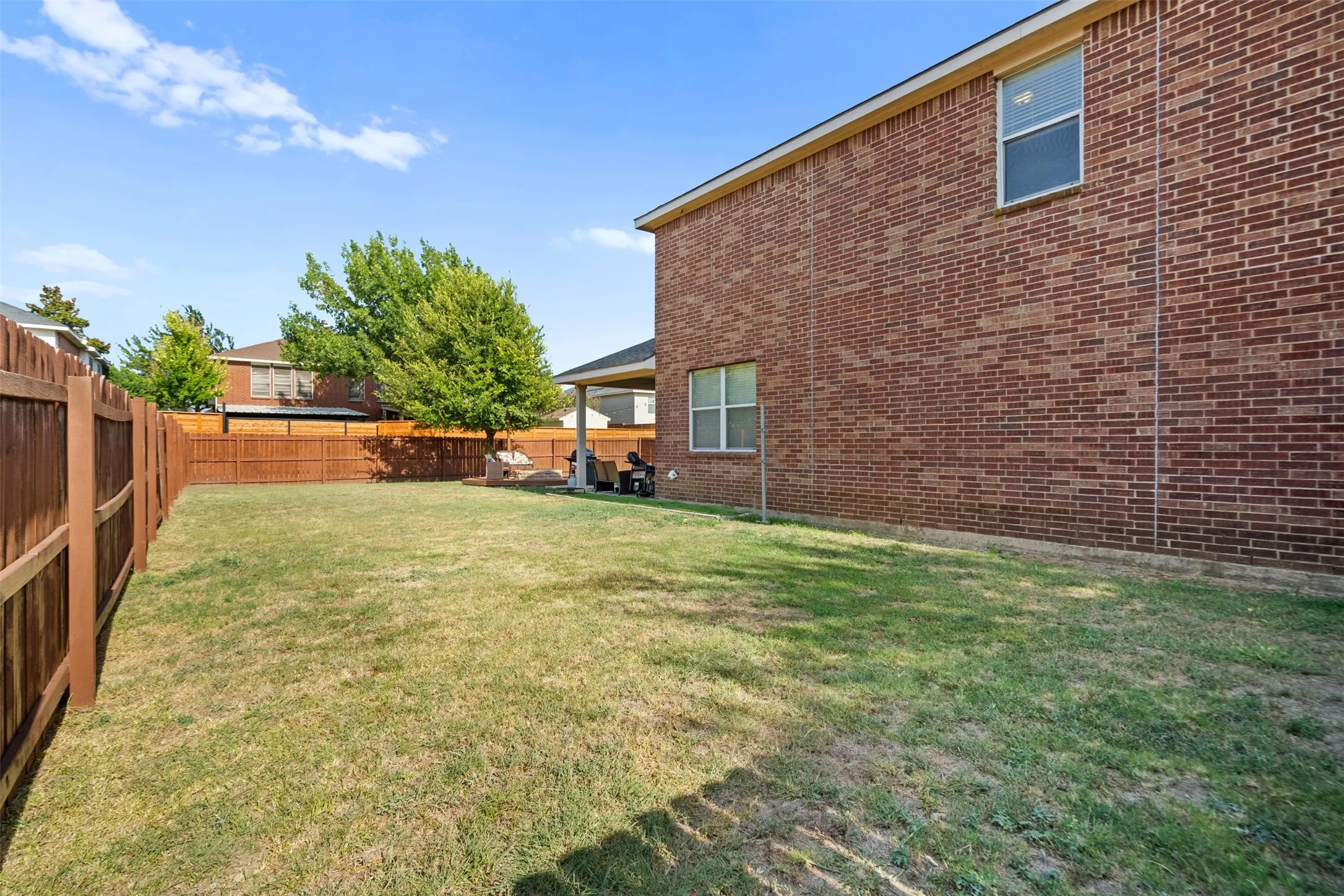 Single Family Residence For Sale in Dallas County , 804 Montrose Trail, De Soto, Texas 75115, 4 Bedroom, 3 Bathroom, 2 Garage spaces, 2,608 Sqft, built in 2006, mls#21373328, Real Estate Agent in De Soto, Homes For Sale in Dallas county, Homes For Sale in De Soto, Realtor in De Soto Texas, Real Estate Brokerage Independent Realty Texas, Luminita Cordes Realtor
