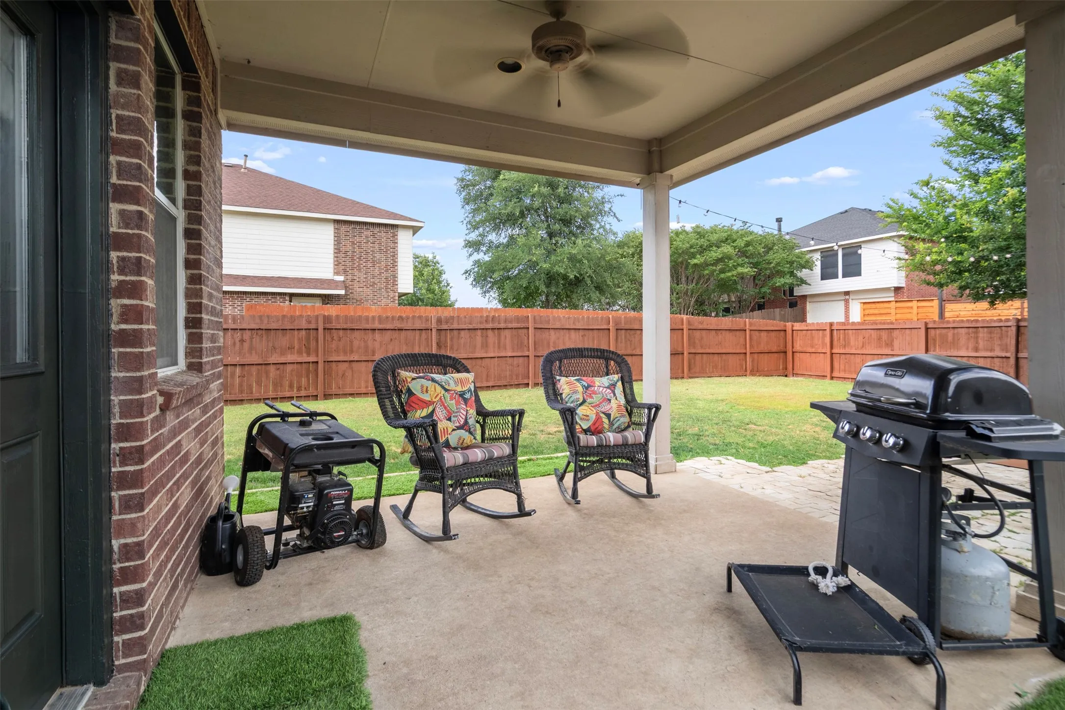 Single Family Residence For Sale in Dallas County , 804 Montrose Trail, De Soto, Texas 75115, 4 Bedroom, 3 Bathroom, 2 Garage spaces, 2,608 Sqft, built in 2006, mls#21373328, Real Estate Agent in De Soto, Homes For Sale in Dallas county, Homes For Sale in De Soto, Realtor in De Soto Texas, Real Estate Brokerage Independent Realty Texas, Luminita Cordes Realtor