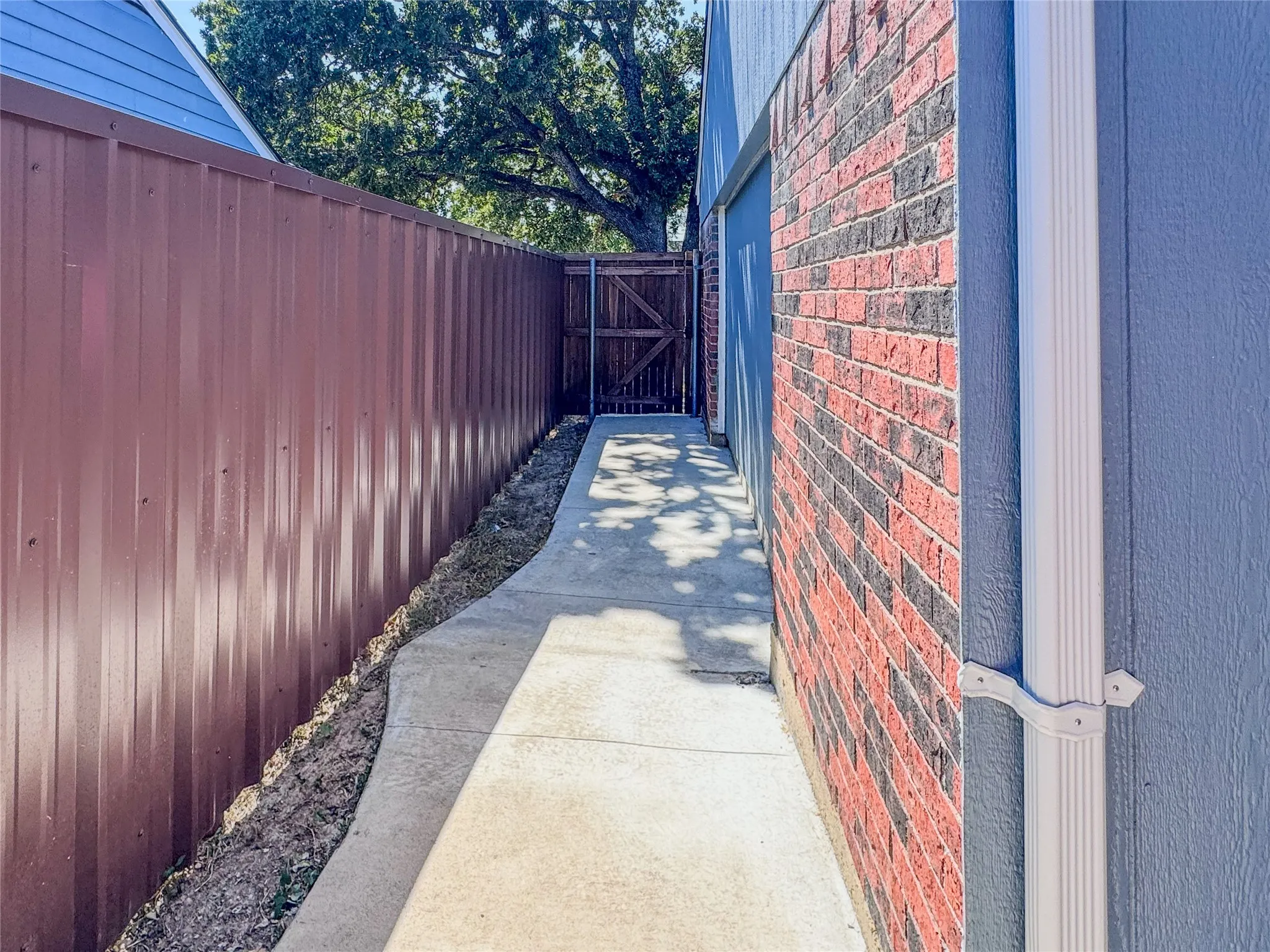 Single Family Residence For Sale in Dallas County , 1508 Pocono Trail, Dallas, Texas 75217, 3 Bedroom, 2 Bathroom, Garage spaces, 1,110 Sqft, built in 1982, mls#21373046, Real Estate Agent in Dallas, Homes For Sale in Dallas county, Homes For Sale in Dallas, Realtor in Dallas Texas, Real Estate Brokerage Independent Realty Texas, Luminita Cordes Realtor