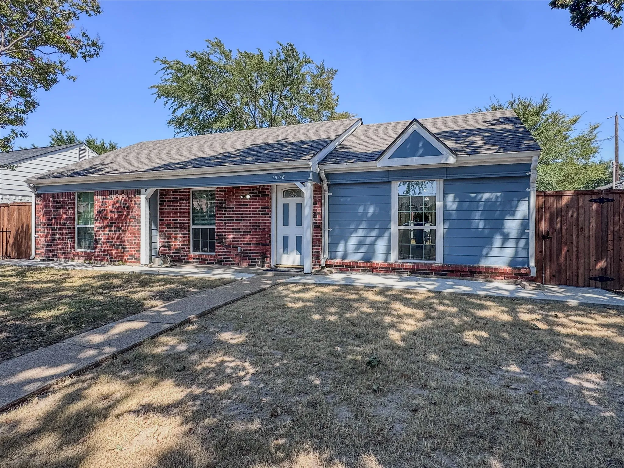 Single Family Residence For Sale in Dallas County , 1508 Pocono Trail, Dallas, Texas 75217, 3 Bedroom, 2 Bathroom, Garage spaces, 1,110 Sqft, built in 1982, mls#21373046, Real Estate Agent in Dallas, Homes For Sale in Dallas county, Homes For Sale in Dallas, Realtor in Dallas Texas, Real Estate Brokerage Independent Realty Texas, Luminita Cordes Realtor