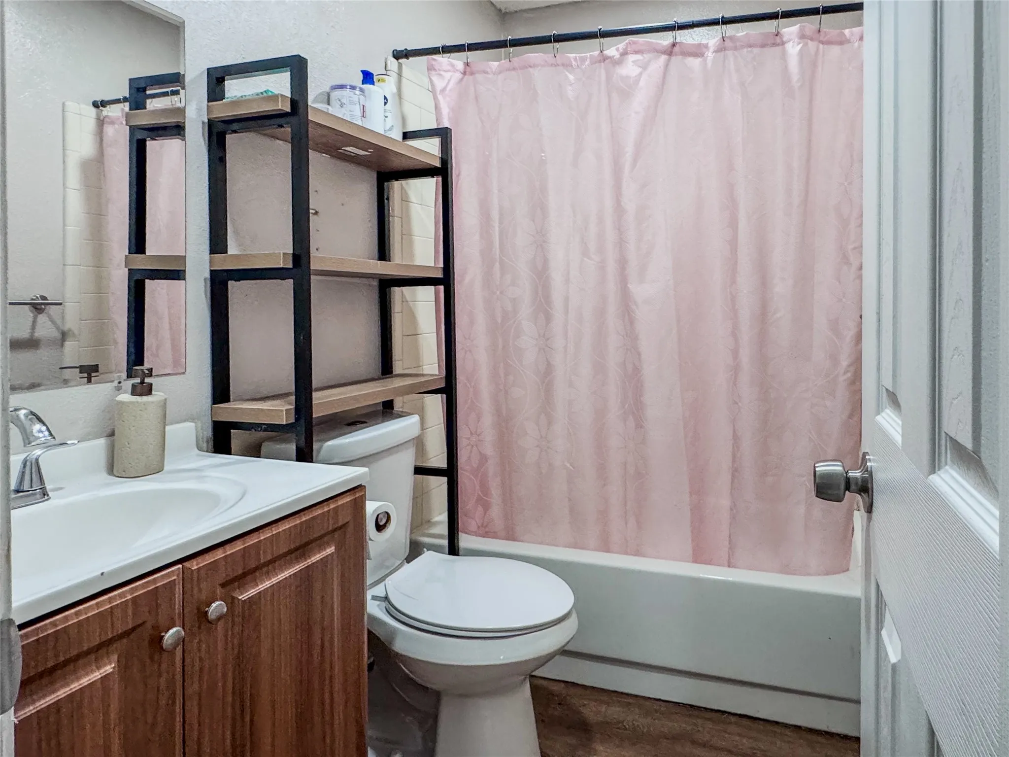 Single Family Residence For Sale in Dallas County , 1508 Pocono Trail, Dallas, Texas 75217, 3 Bedroom, 2 Bathroom, Garage spaces, 1,110 Sqft, built in 1982, mls#21373046, Real Estate Agent in Dallas, Homes For Sale in Dallas county, Homes For Sale in Dallas, Realtor in Dallas Texas, Real Estate Brokerage Independent Realty Texas, Luminita Cordes Realtor