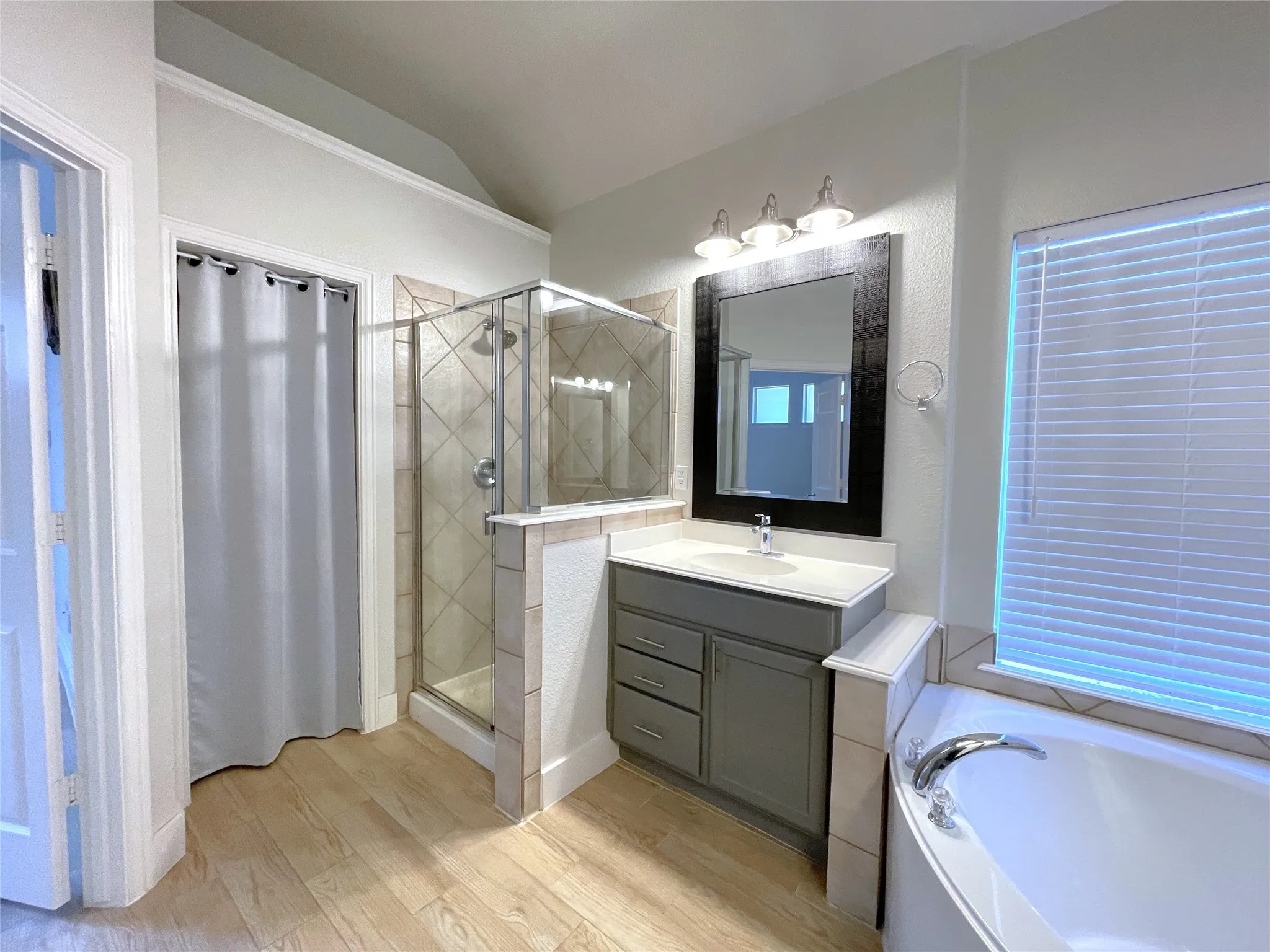 Single Family Residence For Rent in Denton County , 5962 Country View Lane, Frisco, Texas 75036, 3 Bedroom, 2 Bathroom, 2 Garage spaces, 2,097 Sqft, built in 2004, mls#21373115, Real Estate Agent in Frisco, Homes For Rent in Denton county, Homes For Rent in Frisco, Realtor in Frisco Texas, Real Estate Brokerage Independent Realty Texas, Luminita Cordes Realtor