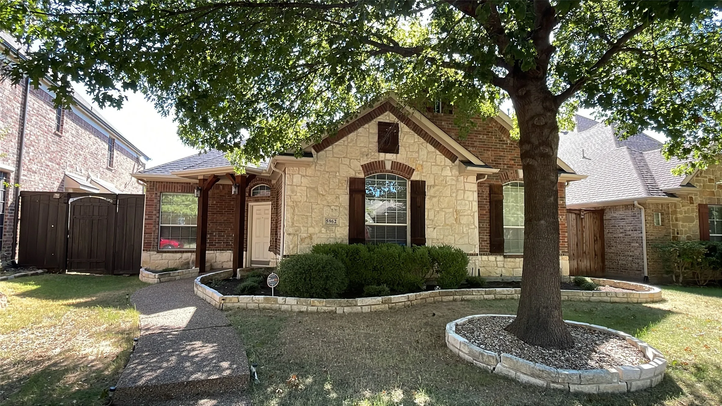 Single Family Residence For Rent in Denton County , 5962 Country View Lane, Frisco, Texas 75036, 3 Bedroom, 2 Bathroom, 2 Garage spaces, 2,097 Sqft, built in 2004, mls#21373115, Real Estate Agent in Frisco, Homes For Rent in Denton county, Homes For Rent in Frisco, Realtor in Frisco Texas, Real Estate Brokerage Independent Realty Texas, Luminita Cordes Realtor
