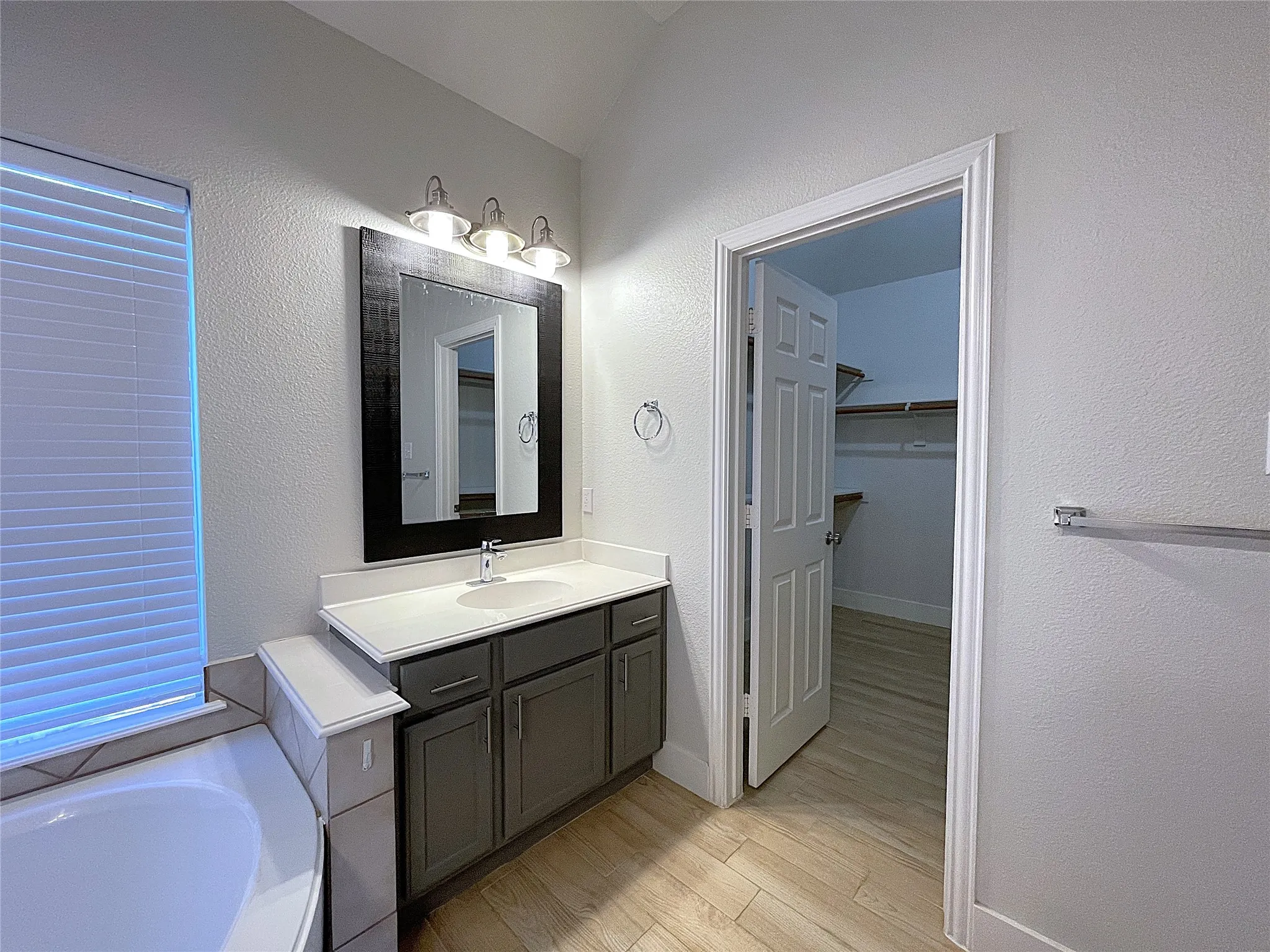 Single Family Residence For Rent in Denton County , 5962 Country View Lane, Frisco, Texas 75036, 3 Bedroom, 2 Bathroom, 2 Garage spaces, 2,097 Sqft, built in 2004, mls#21373115, Real Estate Agent in Frisco, Homes For Rent in Denton county, Homes For Rent in Frisco, Realtor in Frisco Texas, Real Estate Brokerage Independent Realty Texas, Luminita Cordes Realtor