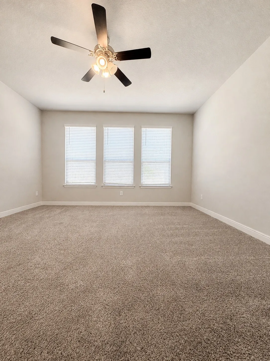 Single Family Residence For Rent in Parker County , 1232 Kerrville Lane, Weatherford, Texas 76087, 4 Bedroom, 2 Bathroom, 2 Garage spaces, 2,110 Sqft, built in 2021, mls#21373313, Real Estate Agent in Weatherford, Homes For Rent in Parker county, Homes For Rent in Weatherford, Realtor in Weatherford Texas, Real Estate Brokerage Independent Realty Texas, Luminita Cordes Realtor