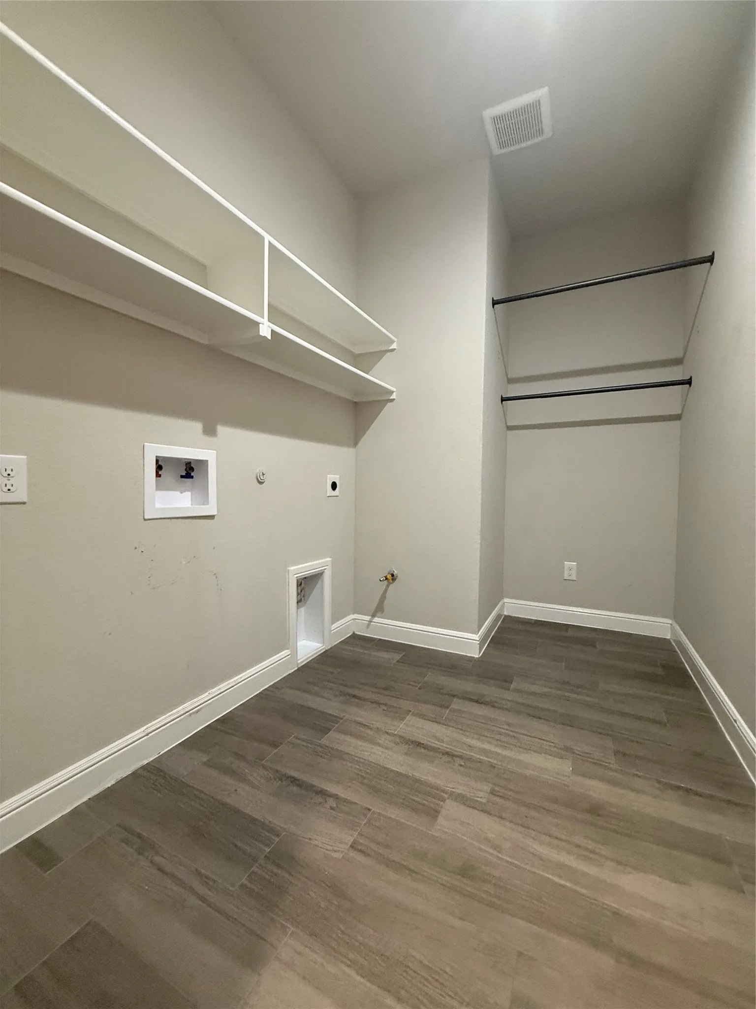 Single Family Residence For Rent in Parker County , 1232 Kerrville Lane, Weatherford, Texas 76087, 4 Bedroom, 2 Bathroom, 2 Garage spaces, 2,110 Sqft, built in 2021, mls#21373313, Real Estate Agent in Weatherford, Homes For Rent in Parker county, Homes For Rent in Weatherford, Realtor in Weatherford Texas, Real Estate Brokerage Independent Realty Texas, Luminita Cordes Realtor
