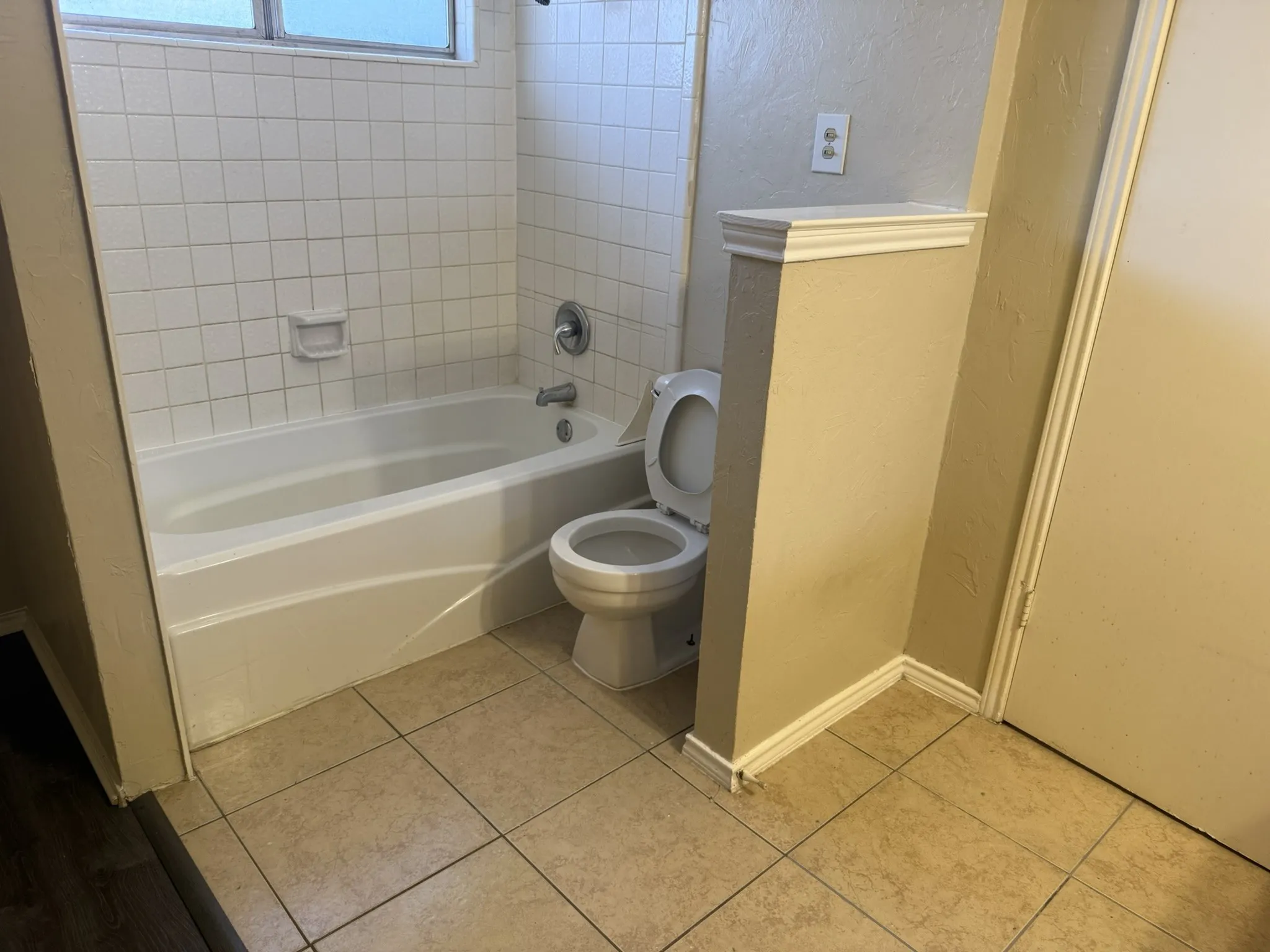 Townhouse For Rent in Dallas County , 4922 Rolling Vista, Mesquite, Texas 75150, 3 Bedroom, 3 Bathroom, 1 Garage spaces, 1,246 Sqft, built in 1984, mls#21373338, Real Estate Agent in Mesquite, Homes For Rent in Dallas county, Homes For Rent in Mesquite, Realtor in Mesquite Texas, Real Estate Brokerage Independent Realty Texas, Luminita Cordes Realtor