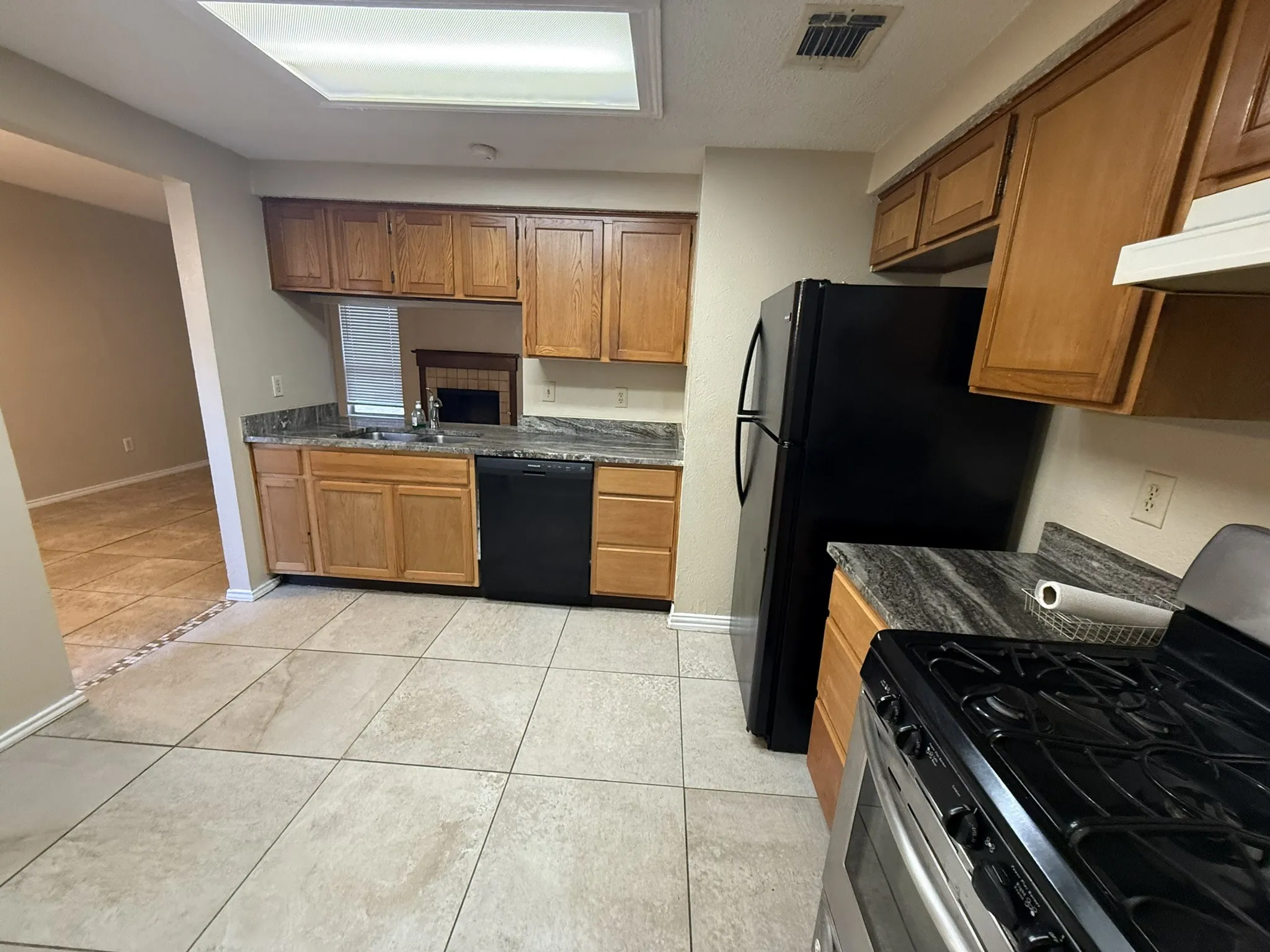 Townhouse For Rent in Dallas County , 4922 Rolling Vista, Mesquite, Texas 75150, 3 Bedroom, 3 Bathroom, 1 Garage spaces, 1,246 Sqft, built in 1984, mls#21373338, Real Estate Agent in Mesquite, Homes For Rent in Dallas county, Homes For Rent in Mesquite, Realtor in Mesquite Texas, Real Estate Brokerage Independent Realty Texas, Luminita Cordes Realtor