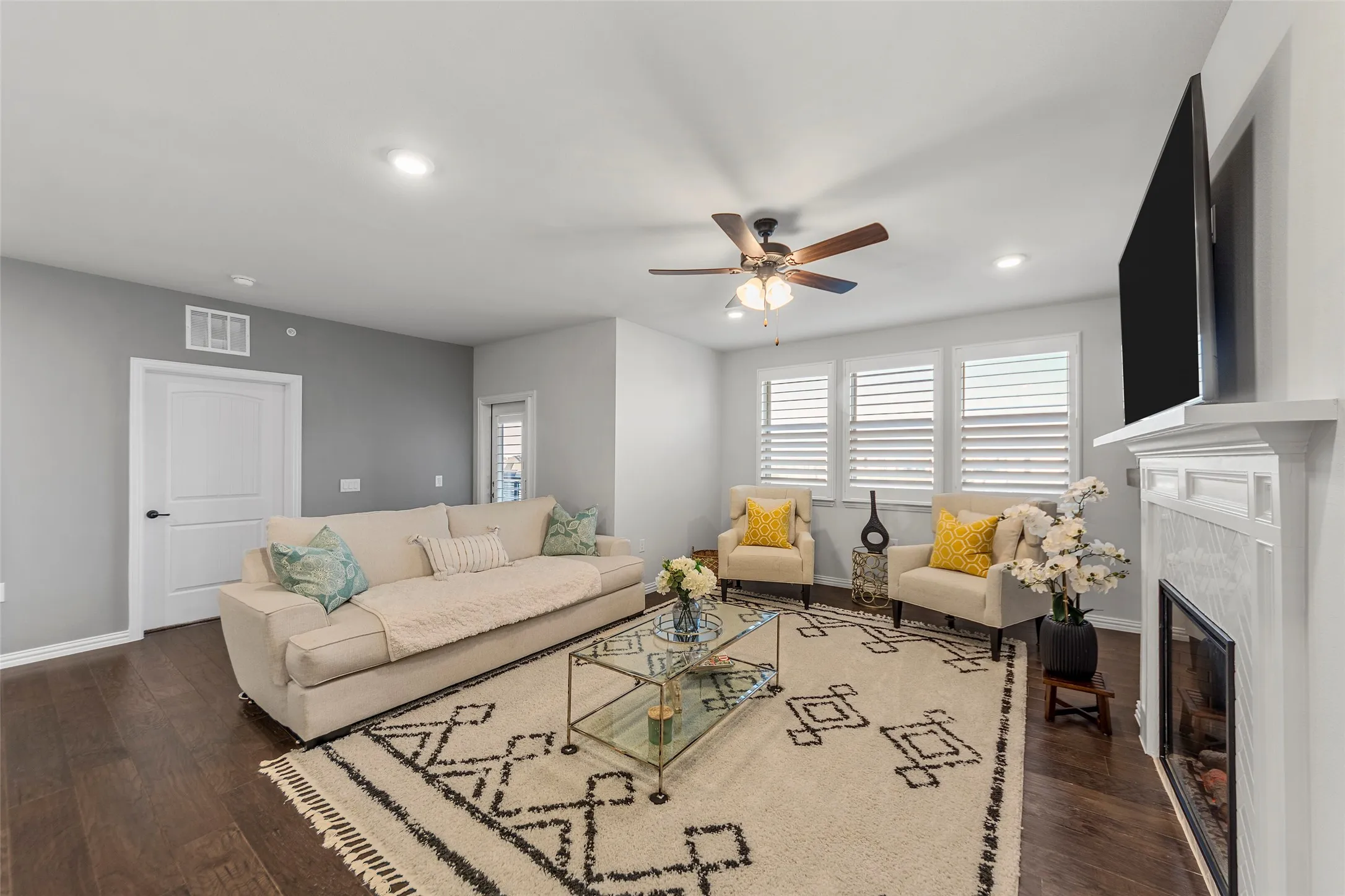 Condominium For Sale in Collin County , 651 N Watters Road 5407, Allen, Texas 75013, 3 Bedroom, 2 Bathroom, 1 Garage spaces, 1,884 Sqft, built in 2020, mls#21373288, Real Estate Agent in Allen, Homes For Sale in Collin county, Homes For Sale in Allen, Realtor in Allen Texas, Real Estate Brokerage Independent Realty Texas, Luminita Cordes Realtor