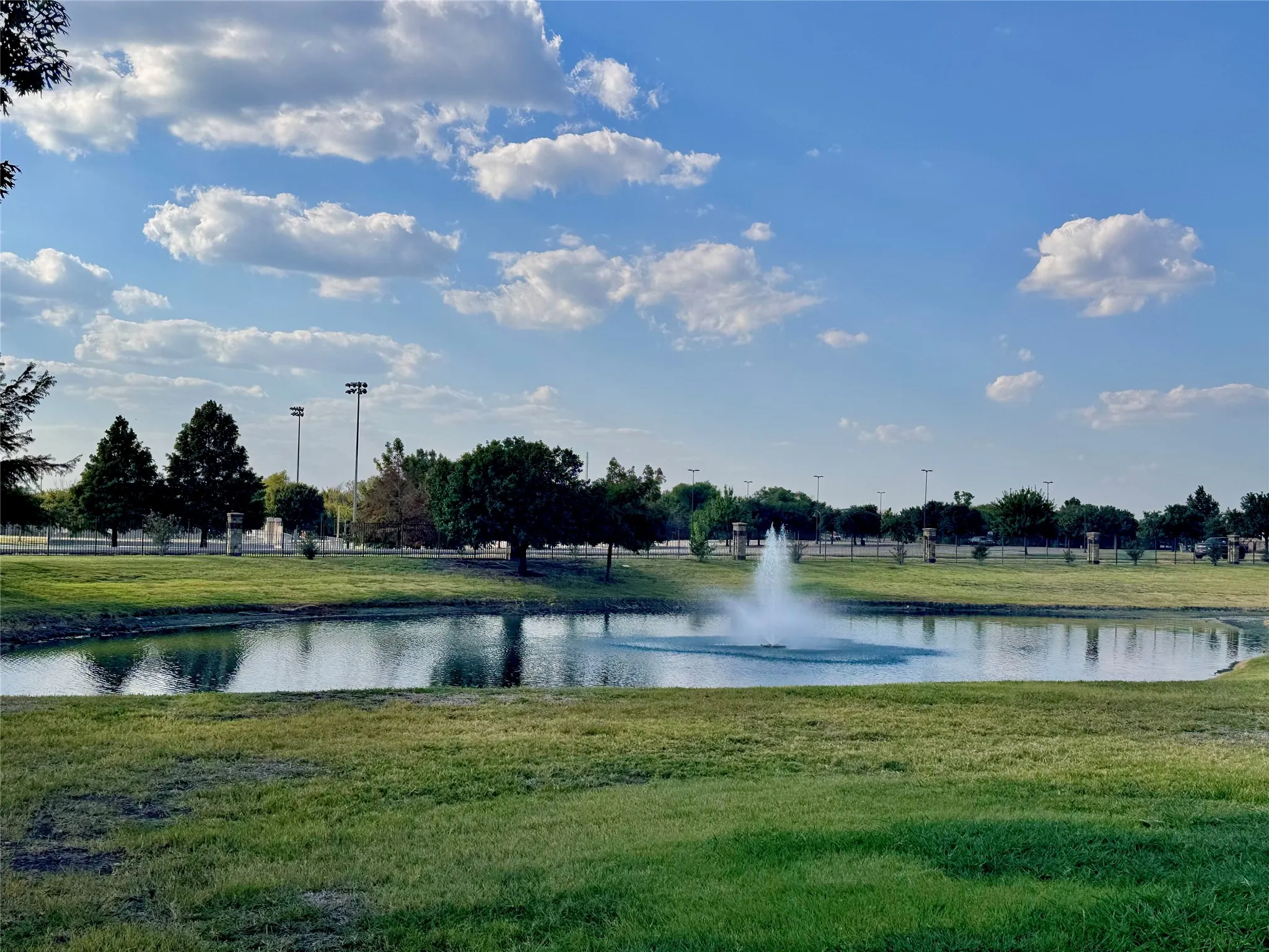 Single Family Residence For Sale in Kaufman County , 1009 Dancing Waters Avenue, Forney, Texas 75126, 4 Bedroom, 2 Bathroom, 2 Garage spaces, 1,988 Sqft, built in 2005, mls#21373260, Real Estate Agent in Forney, Homes For Sale in Kaufman county, Homes For Sale in Forney, Realtor in Forney Texas, Real Estate Brokerage Independent Realty Texas, Luminita Cordes Realtor