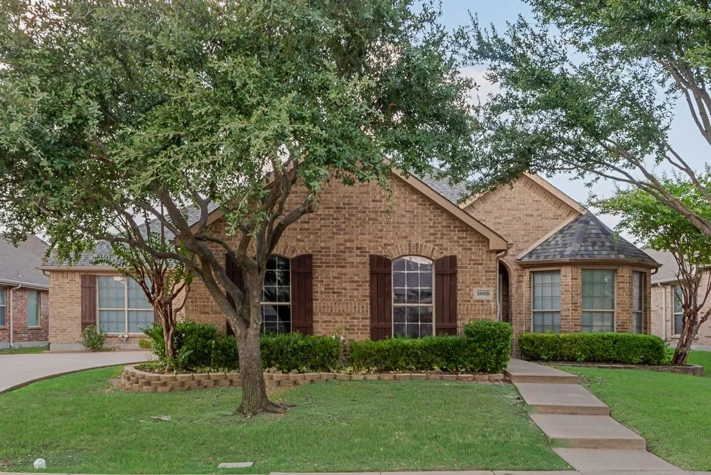 Single Family Residence For Sale in Kaufman County , 1009 Dancing Waters Avenue, Forney, Texas 75126, 4 Bedroom, 2 Bathroom, 2 Garage spaces, 1,988 Sqft, built in 2005, mls#21373260, Real Estate Agent in Forney, Homes For Sale in Kaufman county, Homes For Sale in Forney, Realtor in Forney Texas, Real Estate Brokerage Independent Realty Texas, Luminita Cordes Realtor