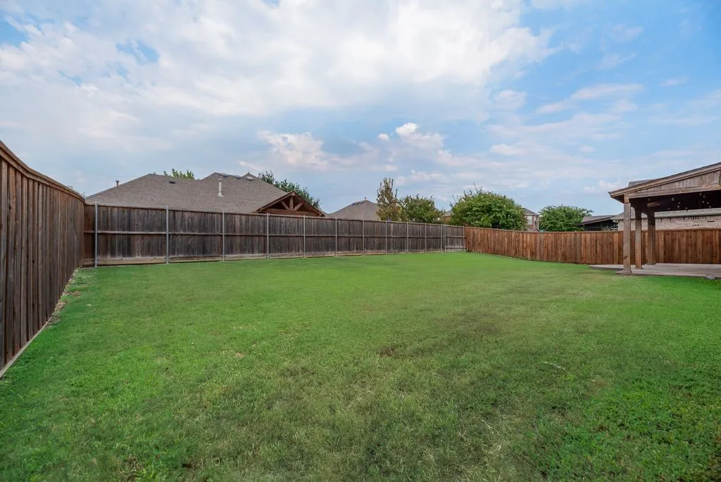 Single Family Residence For Sale in Kaufman County , 1009 Dancing Waters Avenue, Forney, Texas 75126, 4 Bedroom, 2 Bathroom, 2 Garage spaces, 1,988 Sqft, built in 2005, mls#21373260, Real Estate Agent in Forney, Homes For Sale in Kaufman county, Homes For Sale in Forney, Realtor in Forney Texas, Real Estate Brokerage Independent Realty Texas, Luminita Cordes Realtor