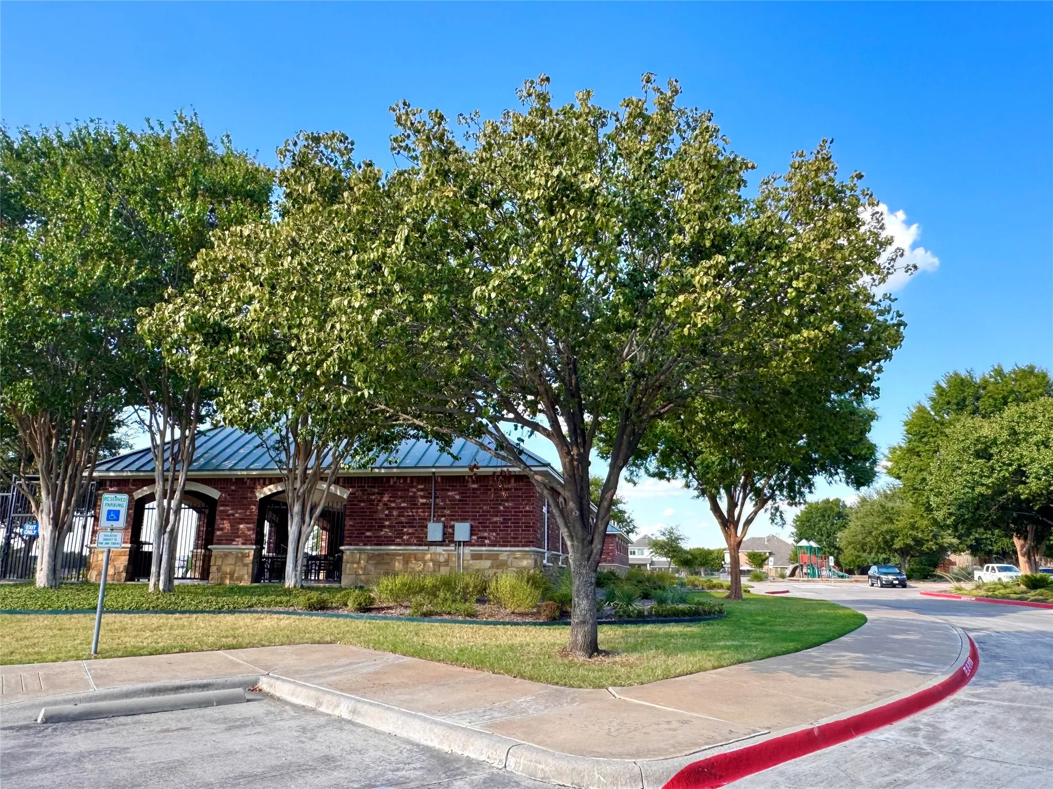 Single Family Residence For Sale in Kaufman County , 1009 Dancing Waters Avenue, Forney, Texas 75126, 4 Bedroom, 2 Bathroom, 2 Garage spaces, 1,988 Sqft, built in 2005, mls#21373260, Real Estate Agent in Forney, Homes For Sale in Kaufman county, Homes For Sale in Forney, Realtor in Forney Texas, Real Estate Brokerage Independent Realty Texas, Luminita Cordes Realtor