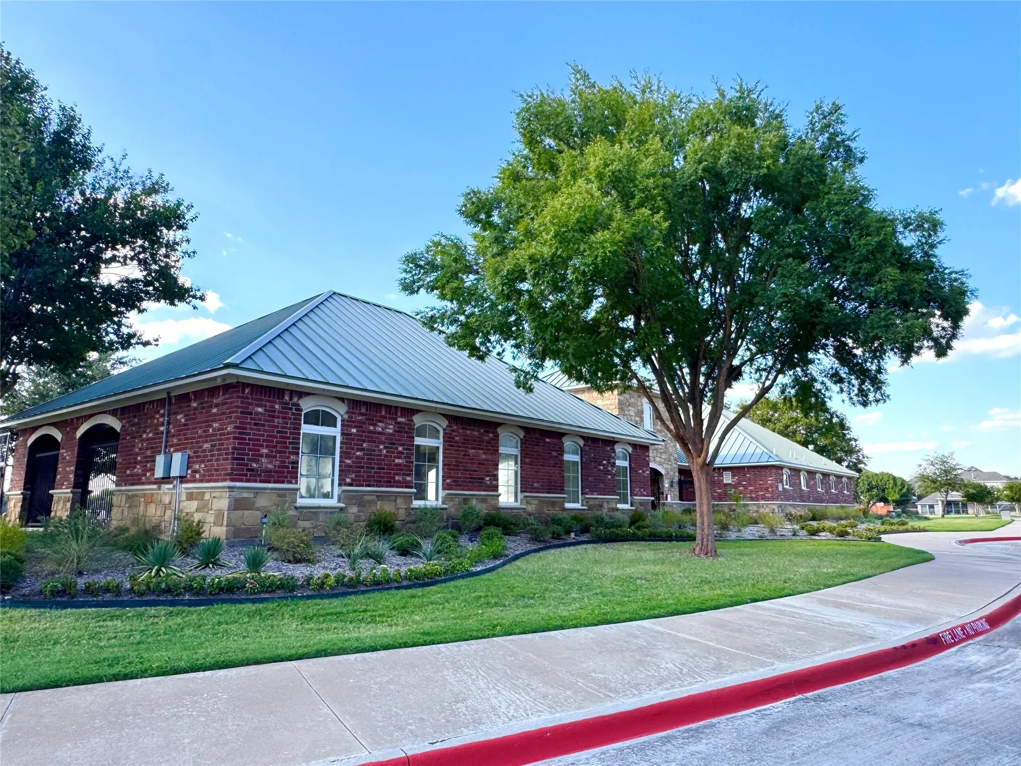 Single Family Residence For Sale in Kaufman County , 1009 Dancing Waters Avenue, Forney, Texas 75126, 4 Bedroom, 2 Bathroom, 2 Garage spaces, 1,988 Sqft, built in 2005, mls#21373260, Real Estate Agent in Forney, Homes For Sale in Kaufman county, Homes For Sale in Forney, Realtor in Forney Texas, Real Estate Brokerage Independent Realty Texas, Luminita Cordes Realtor