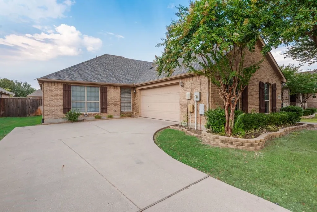 Single Family Residence For Sale in Kaufman County , 1009 Dancing Waters Avenue, Forney, Texas 75126, 4 Bedroom, 2 Bathroom, 2 Garage spaces, 1,988 Sqft, built in 2005, mls#21373260, Real Estate Agent in Forney, Homes For Sale in Kaufman county, Homes For Sale in Forney, Realtor in Forney Texas, Real Estate Brokerage Independent Realty Texas, Luminita Cordes Realtor
