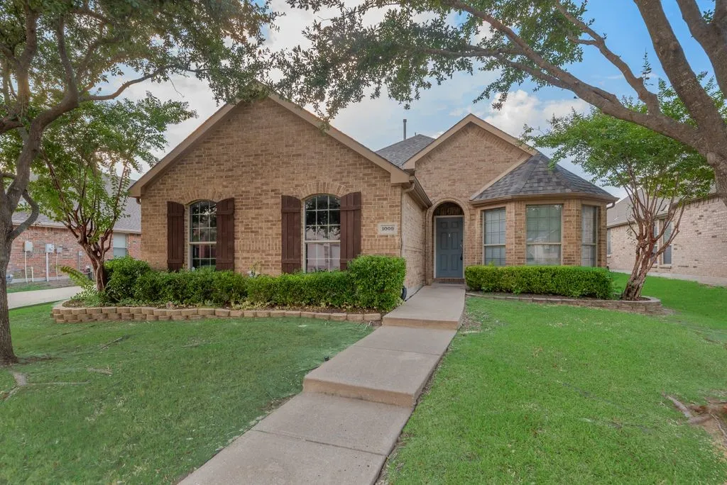 Single Family Residence For Sale in Kaufman County , 1009 Dancing Waters Avenue, Forney, Texas 75126, 4 Bedroom, 2 Bathroom, 2 Garage spaces, 1,988 Sqft, built in 2005, mls#21373260, Real Estate Agent in Forney, Homes For Sale in Kaufman county, Homes For Sale in Forney, Realtor in Forney Texas, Real Estate Brokerage Independent Realty Texas, Luminita Cordes Realtor