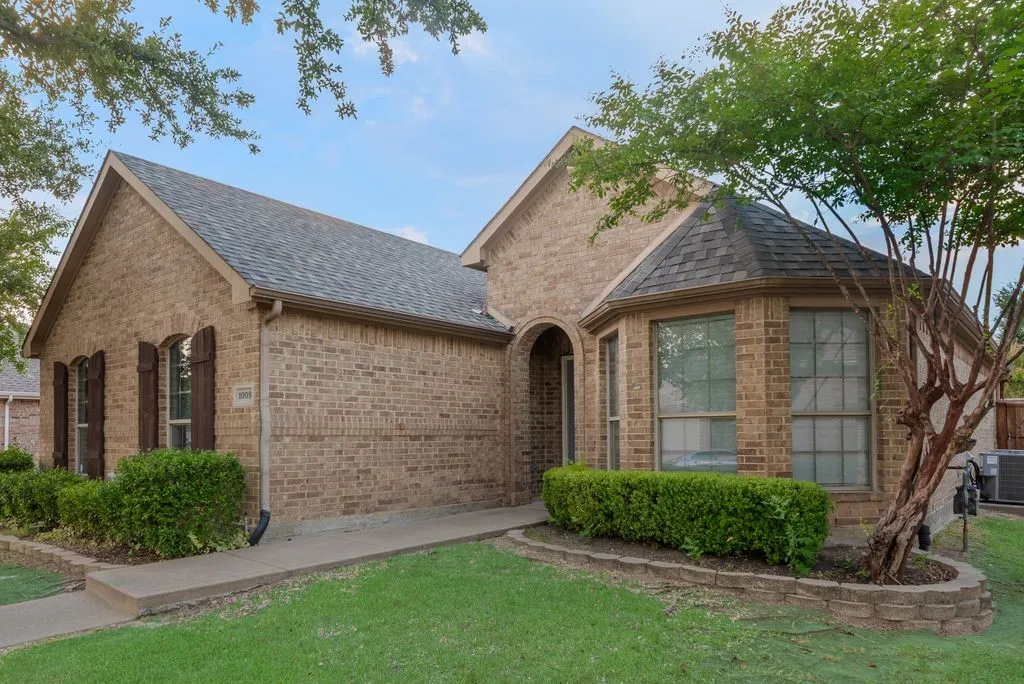 Single Family Residence For Sale in Kaufman County , 1009 Dancing Waters Avenue, Forney, Texas 75126, 4 Bedroom, 2 Bathroom, 2 Garage spaces, 1,988 Sqft, built in 2005, mls#21373260, Real Estate Agent in Forney, Homes For Sale in Kaufman county, Homes For Sale in Forney, Realtor in Forney Texas, Real Estate Brokerage Independent Realty Texas, Luminita Cordes Realtor