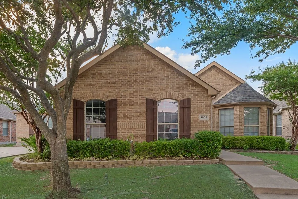 Single Family Residence For Sale in Kaufman County , 1009 Dancing Waters Avenue, Forney, Texas 75126, 4 Bedroom, 2 Bathroom, 2 Garage spaces, 1,988 Sqft, built in 2005, mls#21373260, Real Estate Agent in Forney, Homes For Sale in Kaufman county, Homes For Sale in Forney, Realtor in Forney Texas, Real Estate Brokerage Independent Realty Texas, Luminita Cordes Realtor