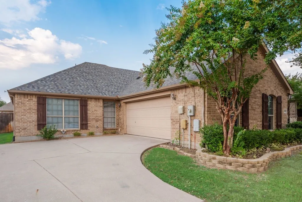 Single Family Residence For Sale in Kaufman County , 1009 Dancing Waters Avenue, Forney, Texas 75126, 4 Bedroom, 2 Bathroom, 2 Garage spaces, 1,988 Sqft, built in 2005, mls#21373260, Real Estate Agent in Forney, Homes For Sale in Kaufman county, Homes For Sale in Forney, Realtor in Forney Texas, Real Estate Brokerage Independent Realty Texas, Luminita Cordes Realtor