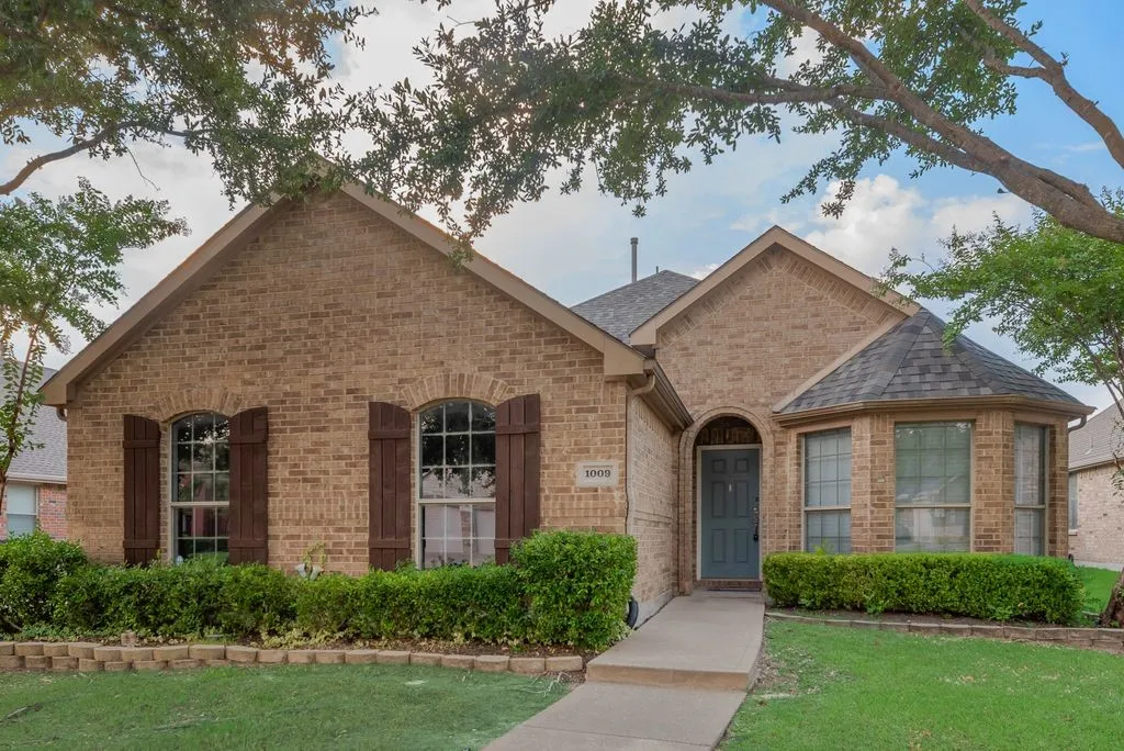Single Family Residence For Sale in Kaufman County , 1009 Dancing Waters Avenue, Forney, Texas 75126, 4 Bedroom, 2 Bathroom, 2 Garage spaces, 1,988 Sqft, built in 2005, mls#21373260, Real Estate Agent in Forney, Homes For Sale in Kaufman county, Homes For Sale in Forney, Realtor in Forney Texas, Real Estate Brokerage Independent Realty Texas, Luminita Cordes Realtor