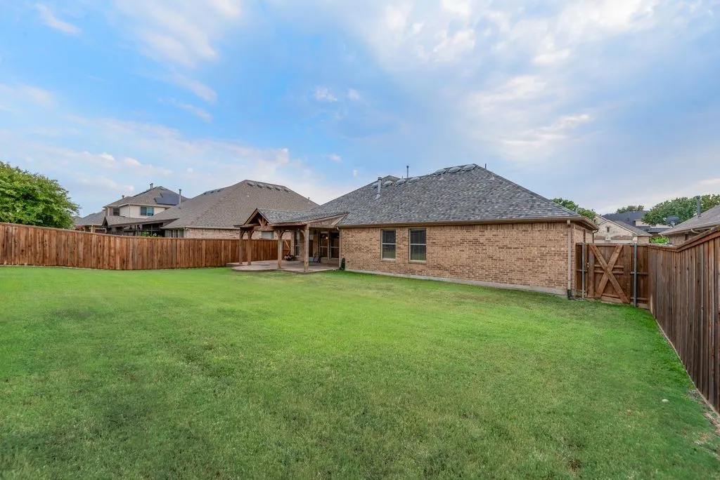 Single Family Residence For Sale in Kaufman County , 1009 Dancing Waters Avenue, Forney, Texas 75126, 4 Bedroom, 2 Bathroom, 2 Garage spaces, 1,988 Sqft, built in 2005, mls#21373260, Real Estate Agent in Forney, Homes For Sale in Kaufman county, Homes For Sale in Forney, Realtor in Forney Texas, Real Estate Brokerage Independent Realty Texas, Luminita Cordes Realtor