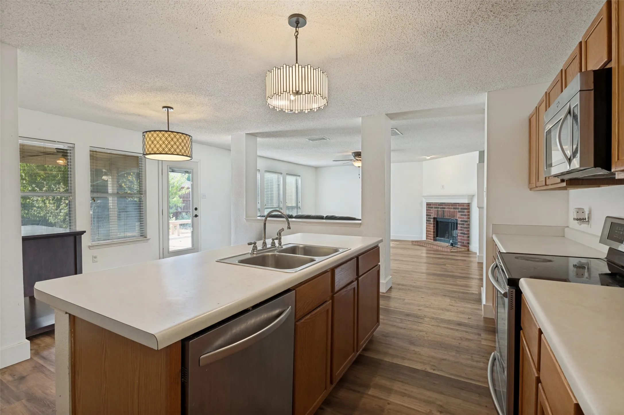 Single Family Residence For Sale in Dallas County , 1421 Logan Drive, Lancaster, Texas 75146, 4 Bedroom, 3 Bathroom, 2 Garage spaces, 2,667 Sqft, built in 2002, mls#21373013, Real Estate Agent in Lancaster, Homes For Sale in Dallas county, Homes For Sale in Lancaster, Realtor in Lancaster Texas, Real Estate Brokerage Independent Realty Texas, Luminita Cordes Realtor