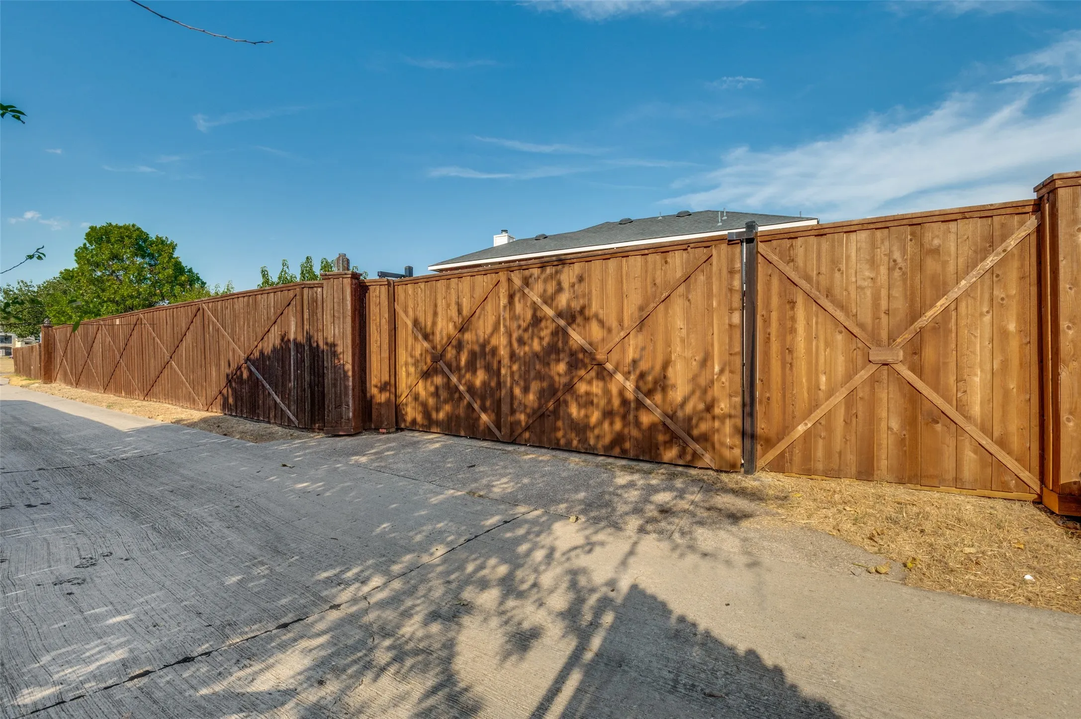 Single Family Residence For Sale in Dallas County , 1421 Logan Drive, Lancaster, Texas 75146, 4 Bedroom, 3 Bathroom, 2 Garage spaces, 2,667 Sqft, built in 2002, mls#21373013, Real Estate Agent in Lancaster, Homes For Sale in Dallas county, Homes For Sale in Lancaster, Realtor in Lancaster Texas, Real Estate Brokerage Independent Realty Texas, Luminita Cordes Realtor